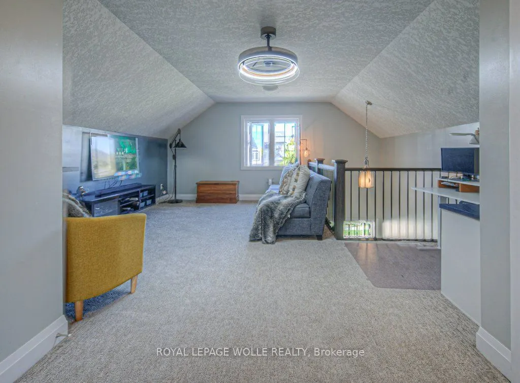 286 Tall Grass Crescent, #15