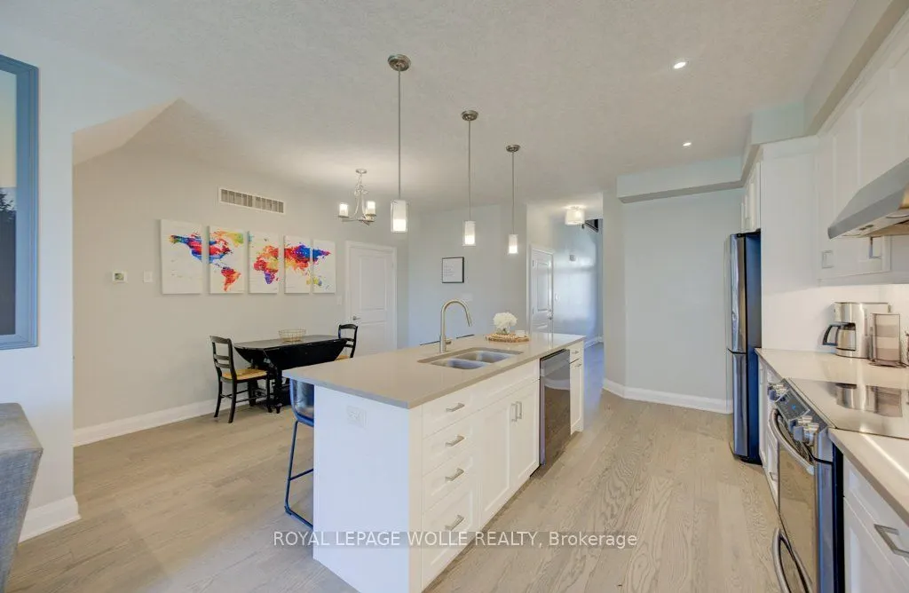 286 Tall Grass Crescent, #15