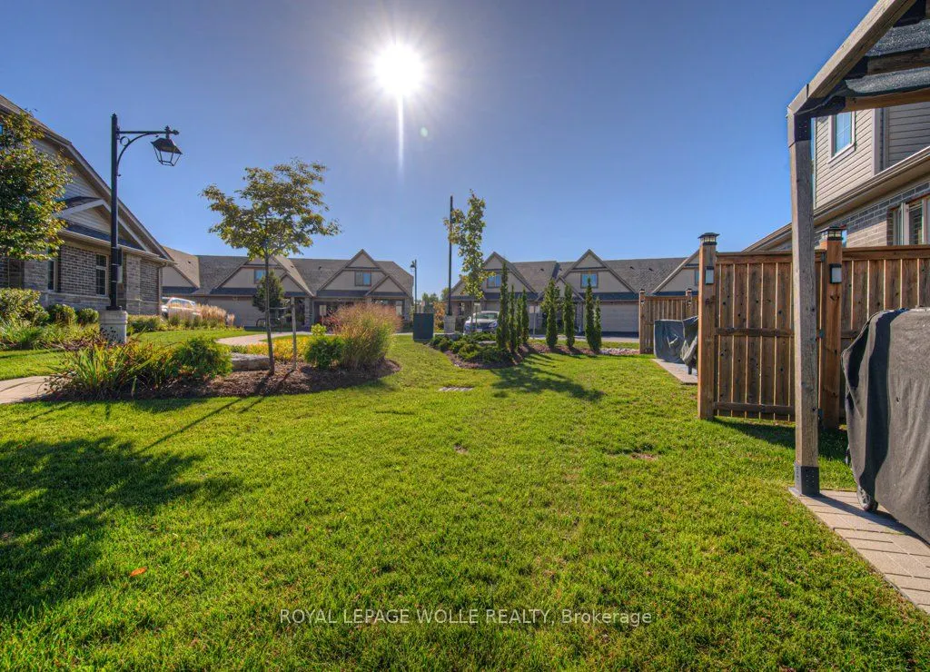 286 Tall Grass Crescent, #15