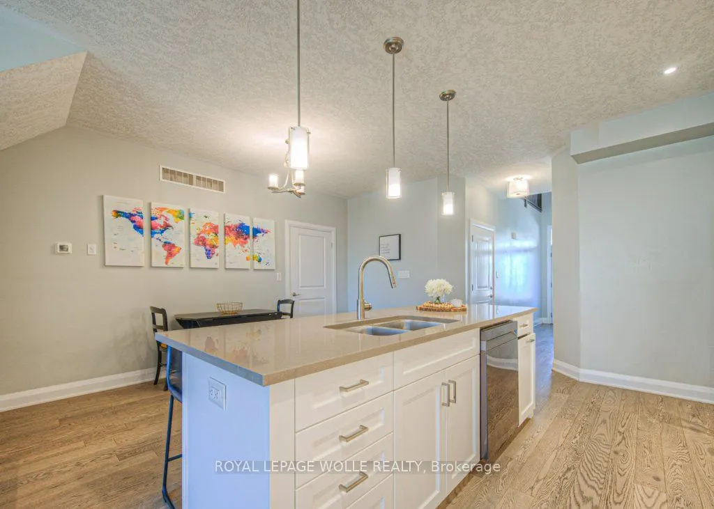 286 Tall Grass Crescent, #15