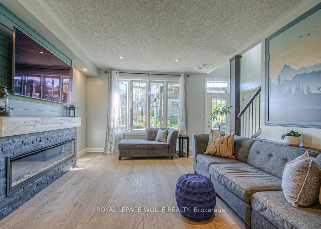 286 Tall Grass Crescent, #15