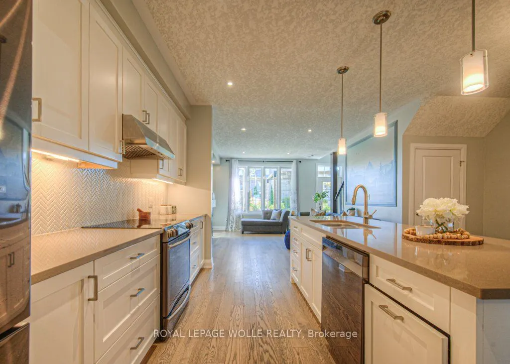 286 Tall Grass Crescent, #15
