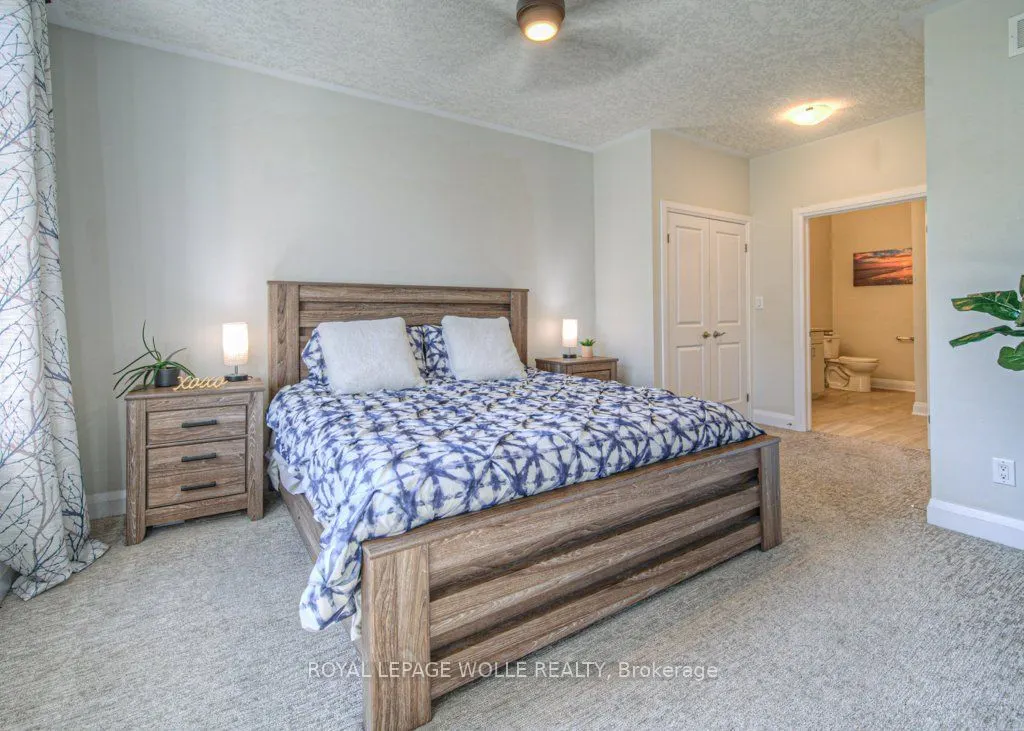 286 Tall Grass Crescent, #15
