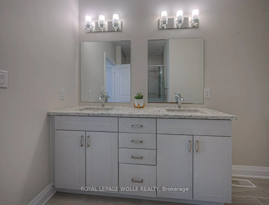 286 Tall Grass Crescent, #15