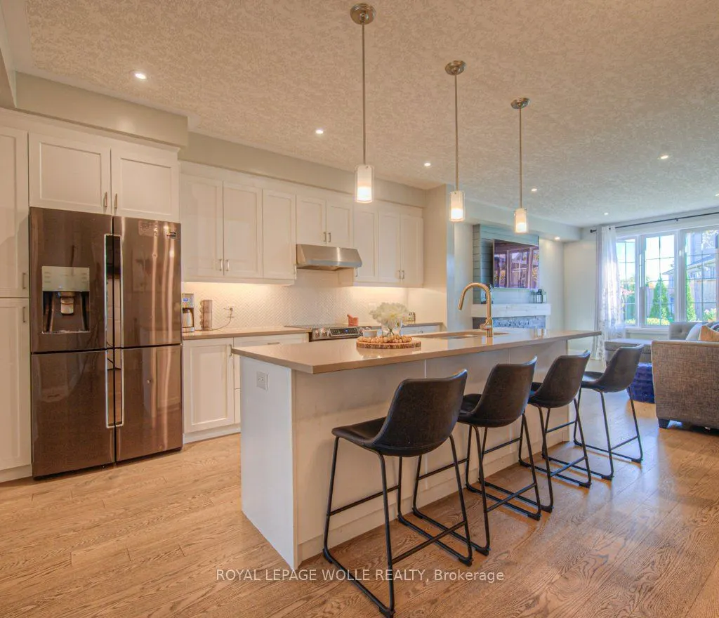 286 Tall Grass Crescent, #15