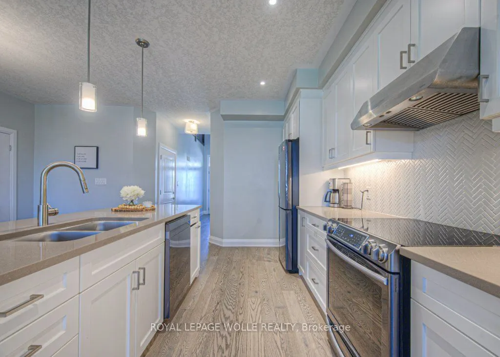 286 Tall Grass Crescent, #15