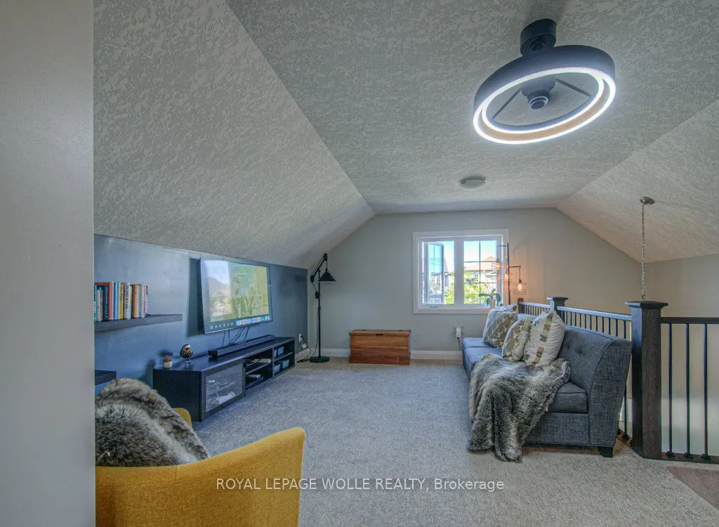 286 Tall Grass Crescent, #15