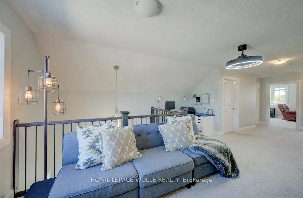 286 Tall Grass Crescent, #15