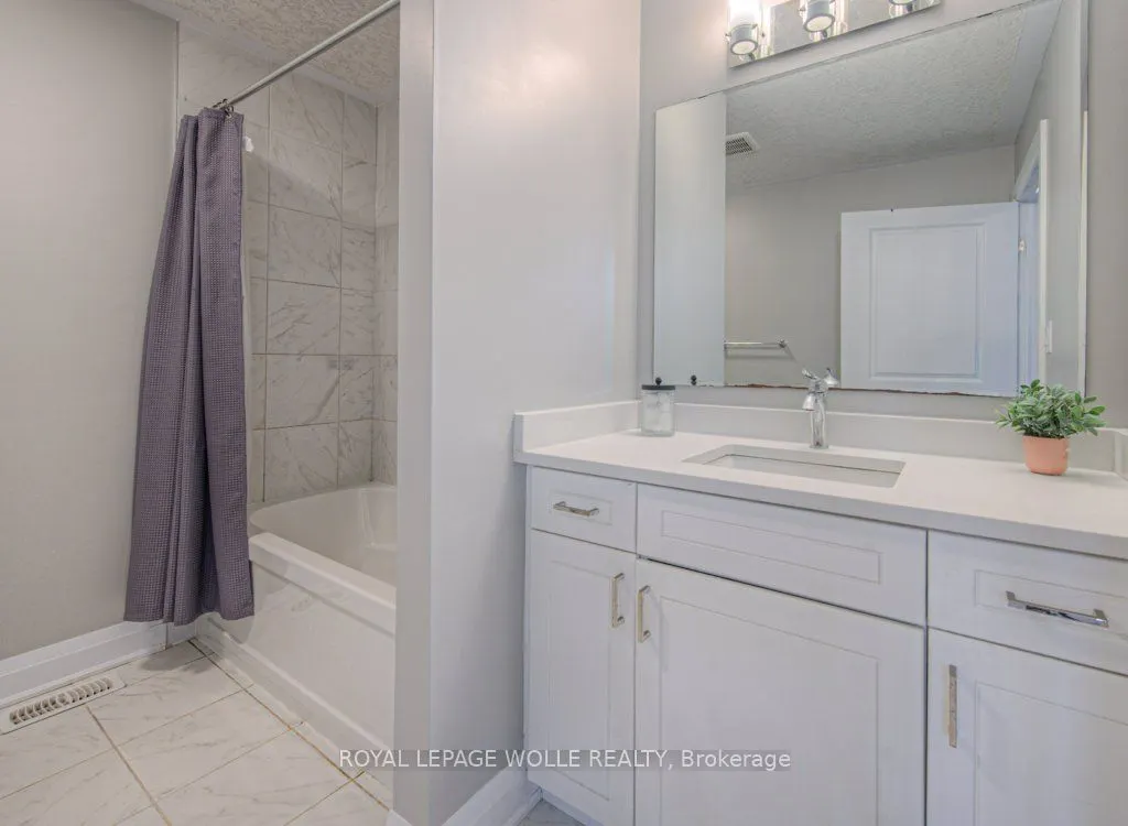 286 Tall Grass Crescent, #15