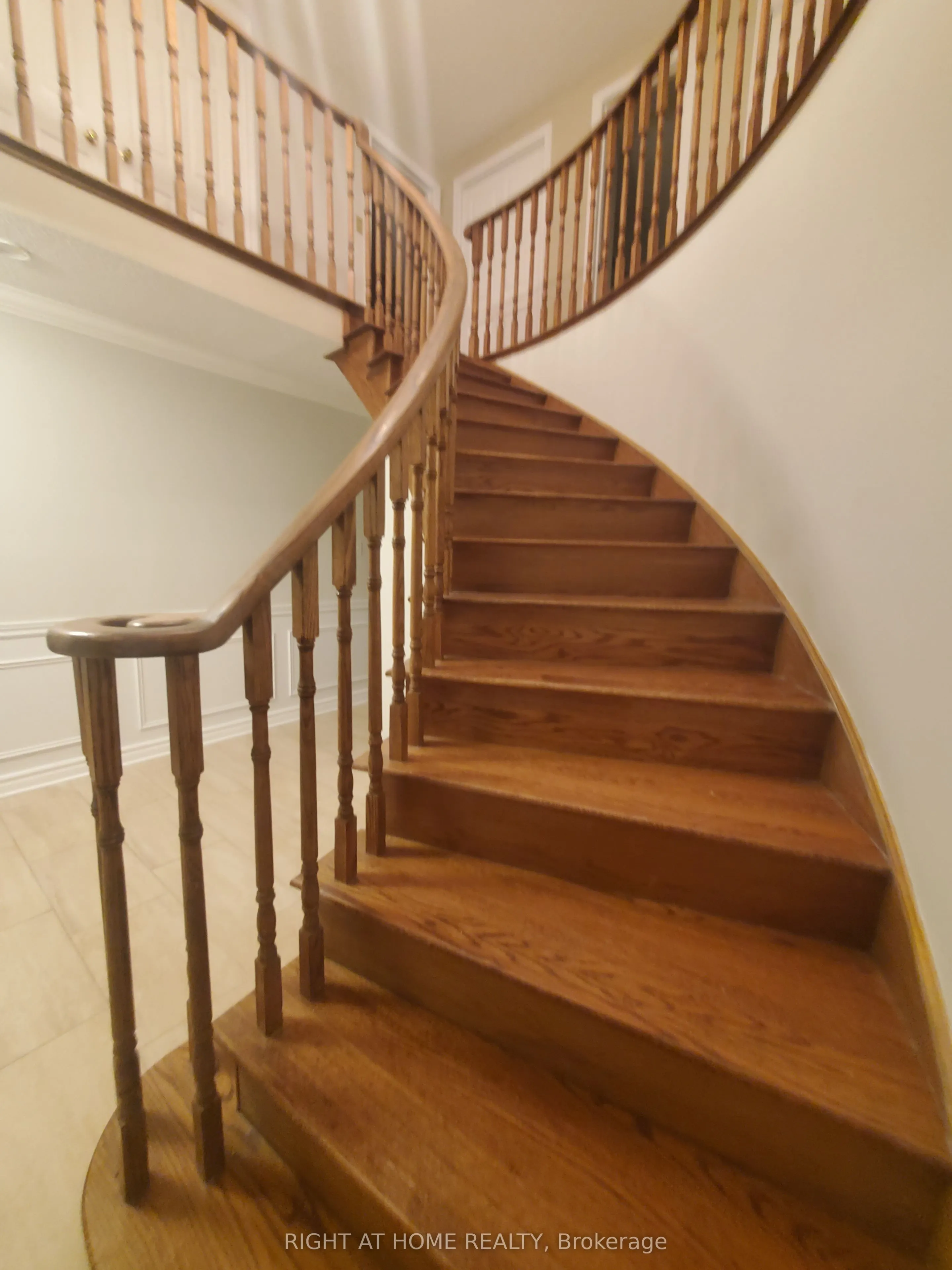 82 Woodside Square