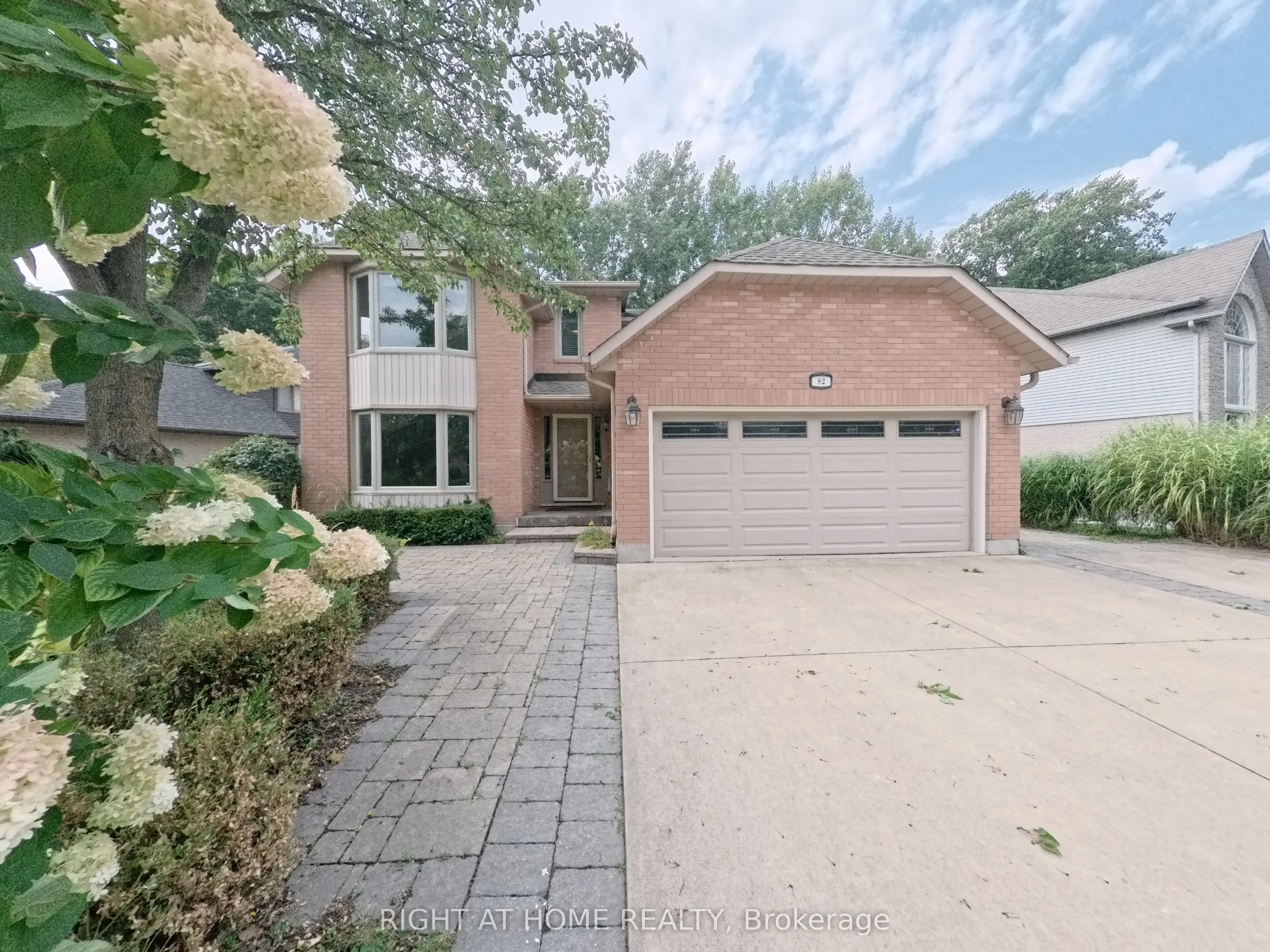 82 Woodside Square