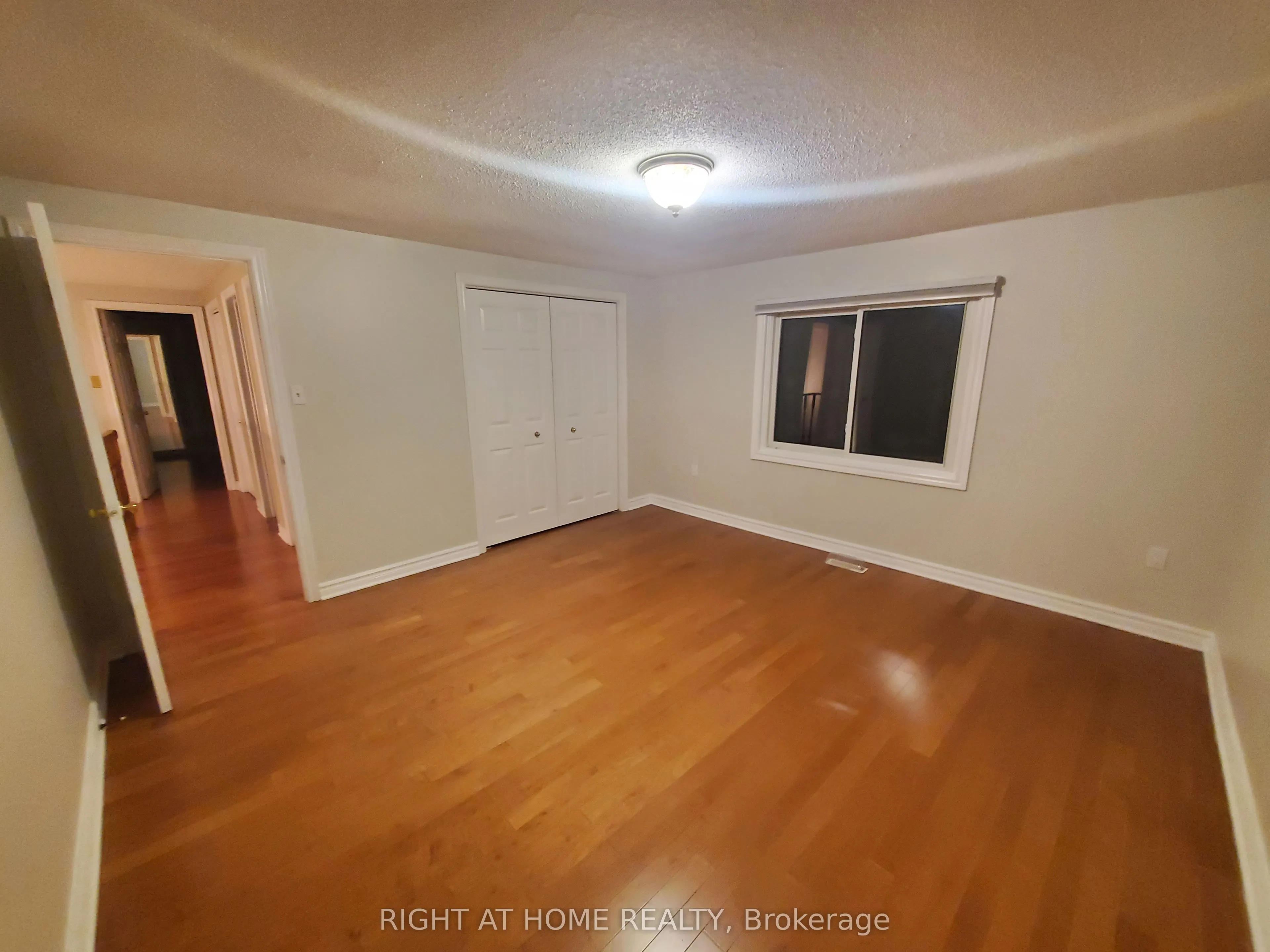 82 Woodside Square