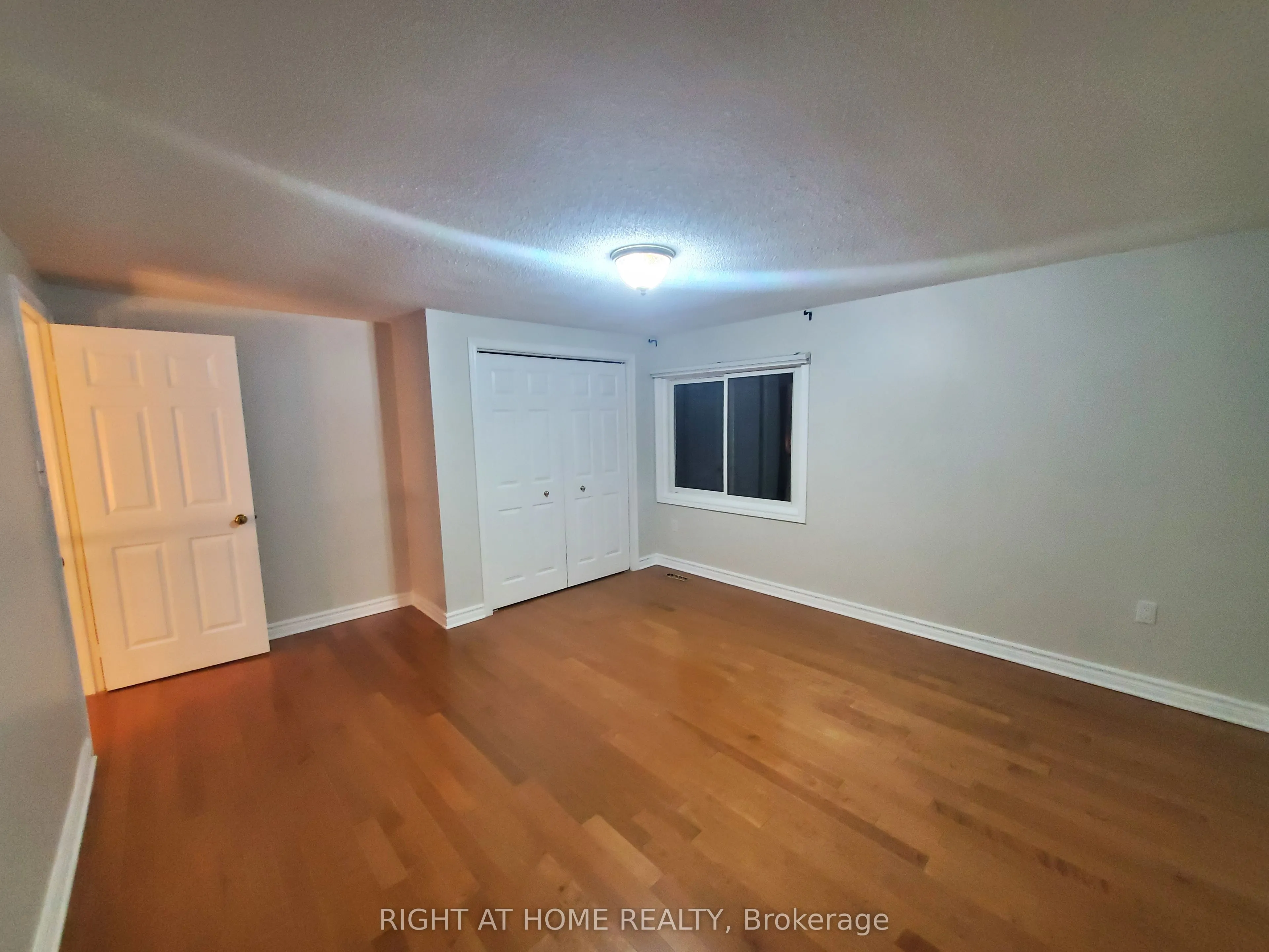 82 Woodside Square
