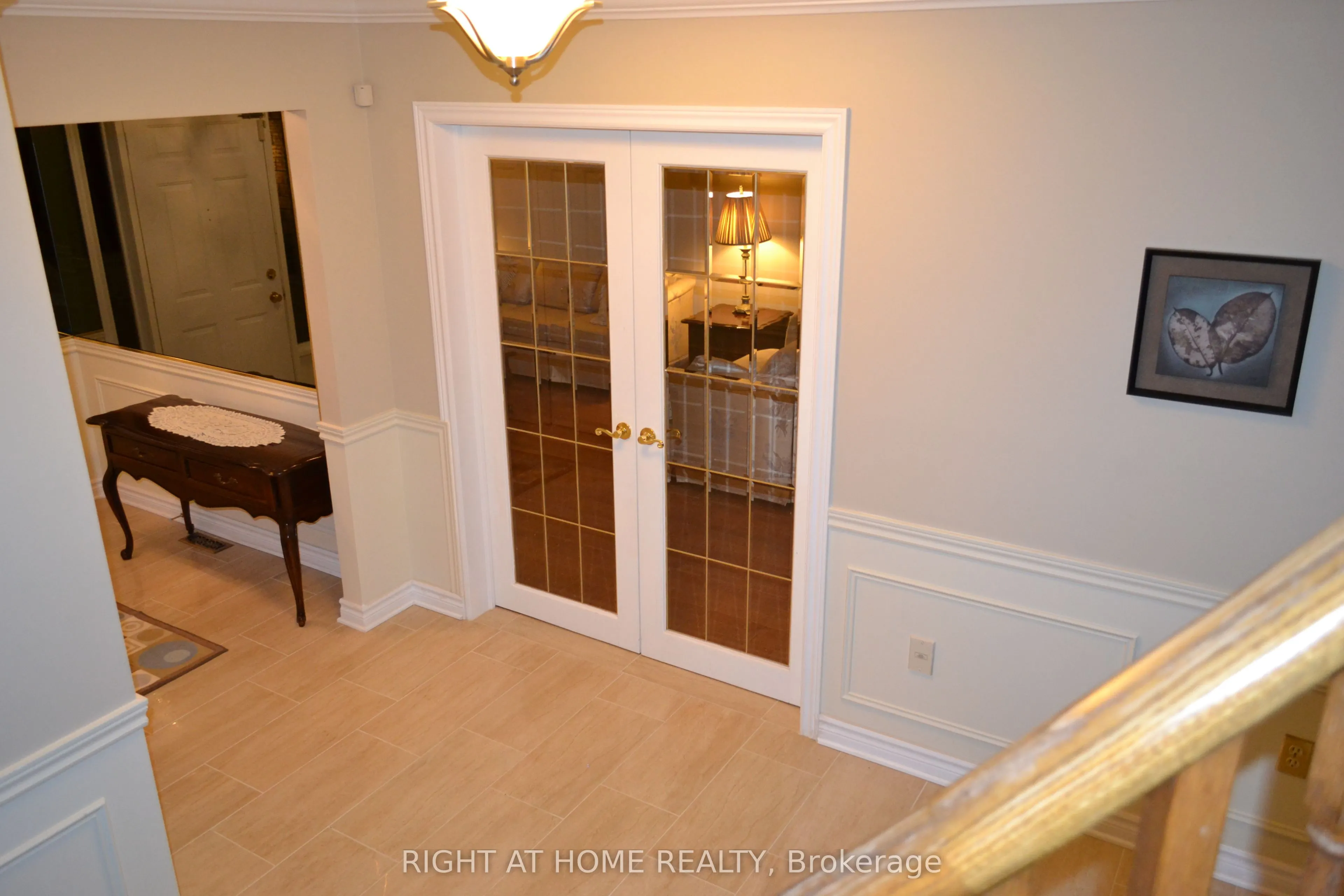 82 Woodside Square