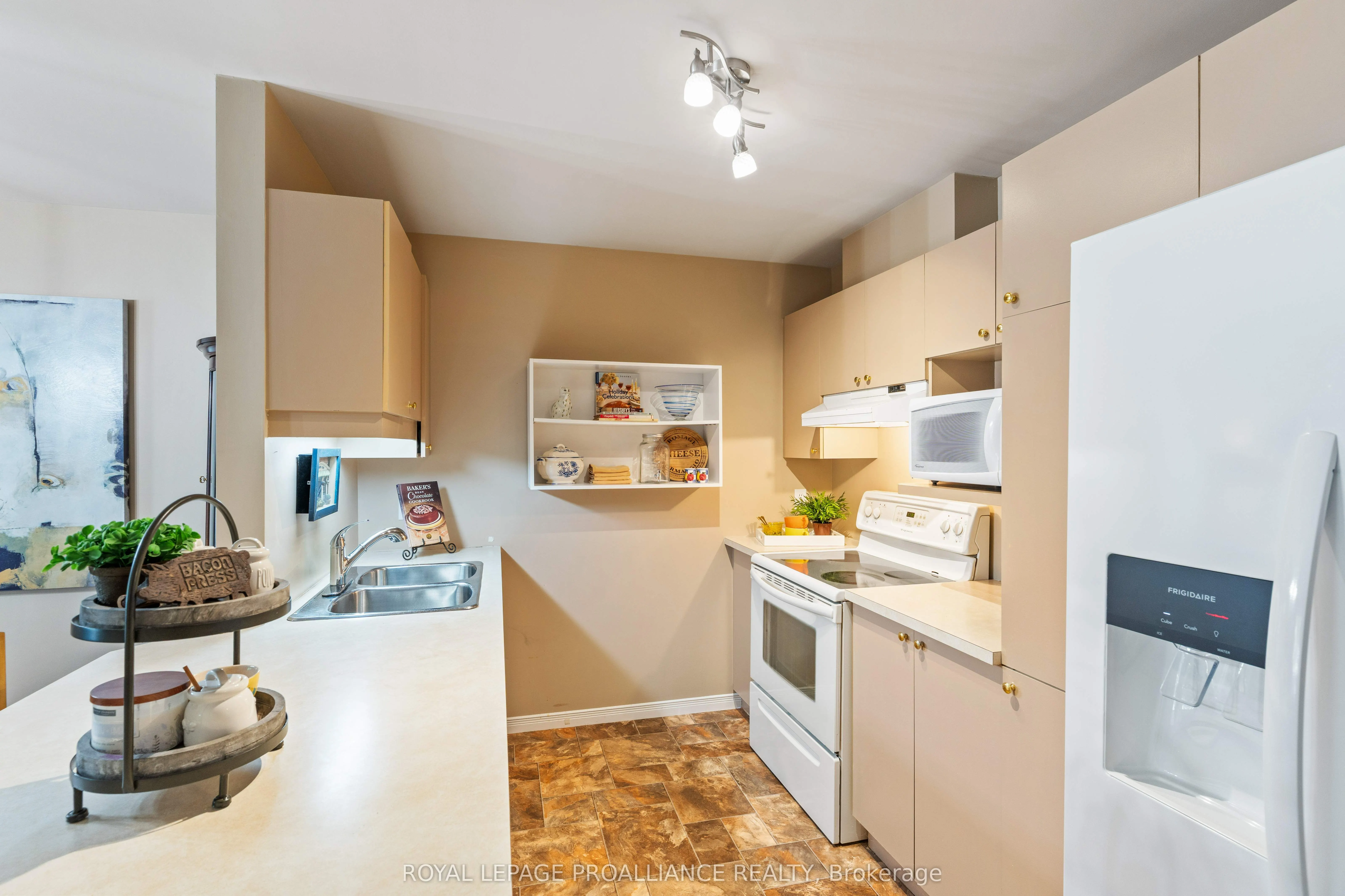 31 Wimot Young Place