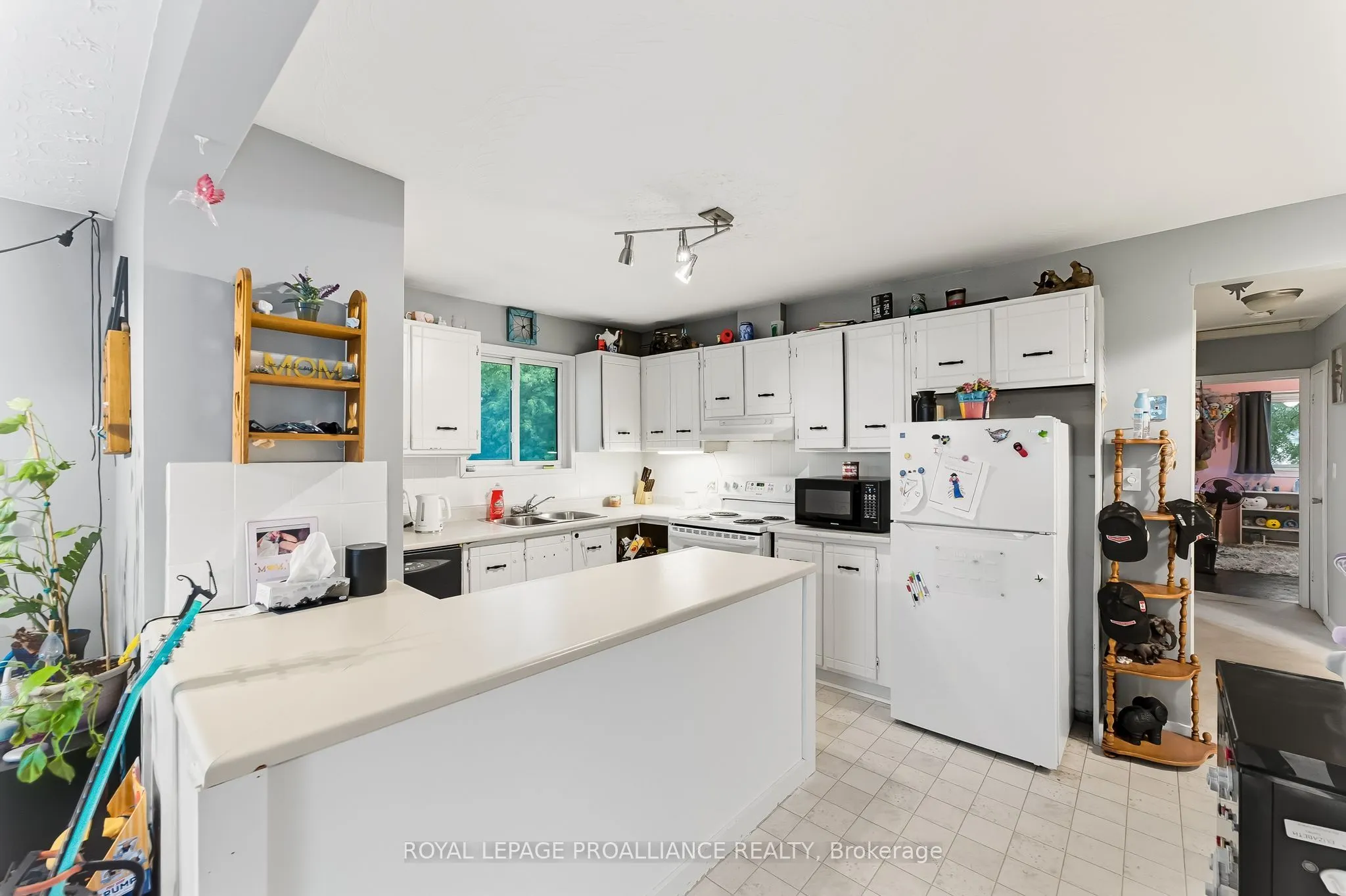 32 James Street W