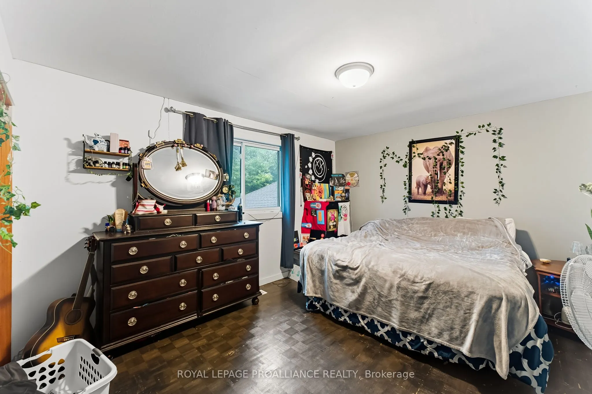 32 James Street W