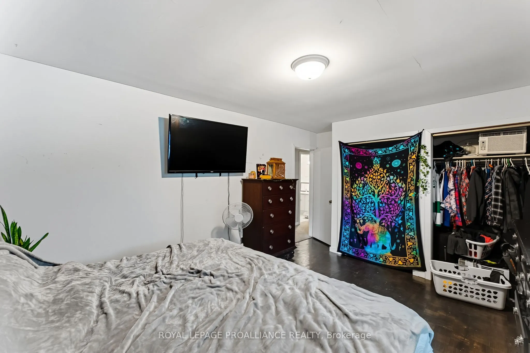 32 James Street W