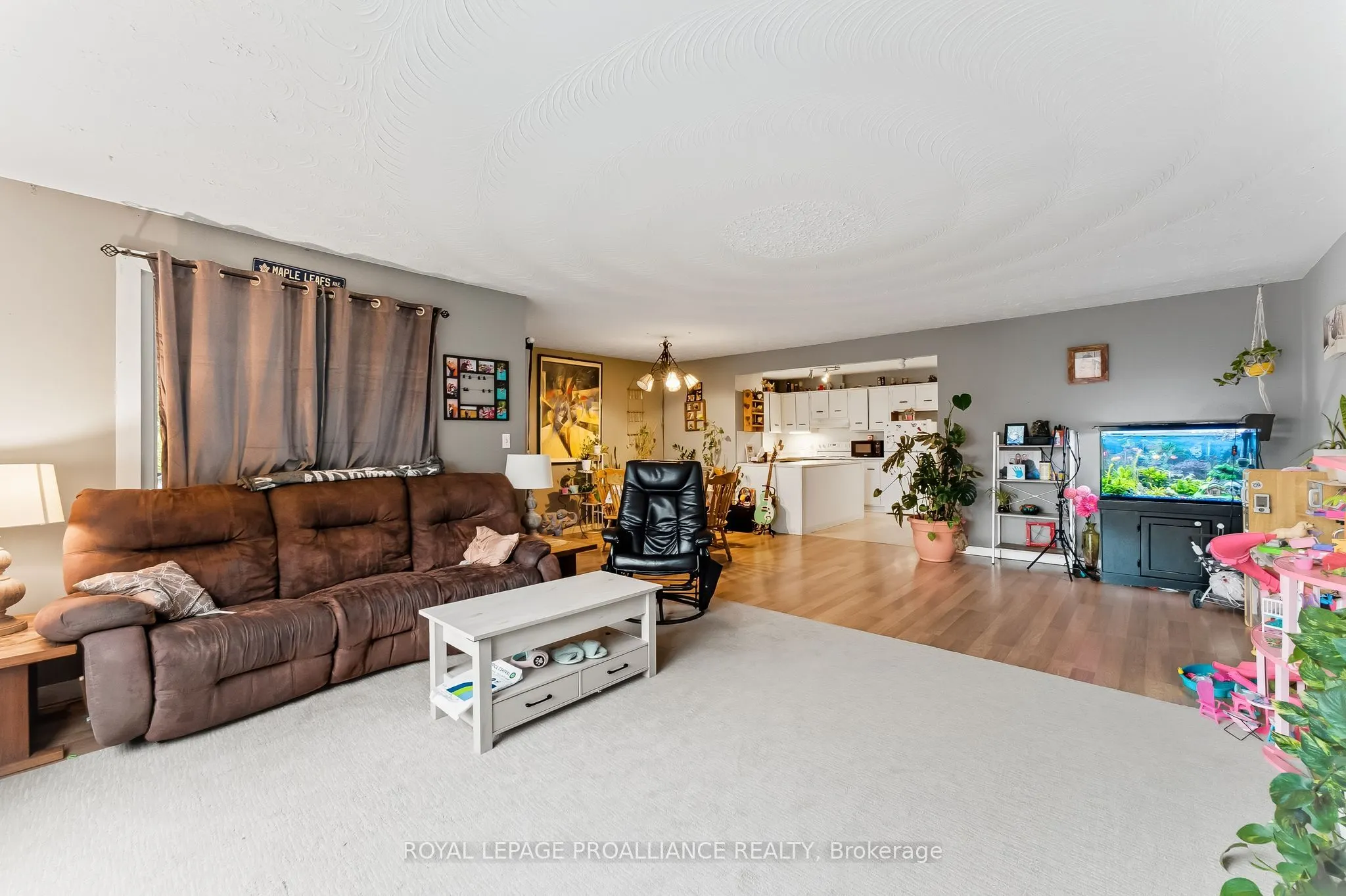 32 James Street W