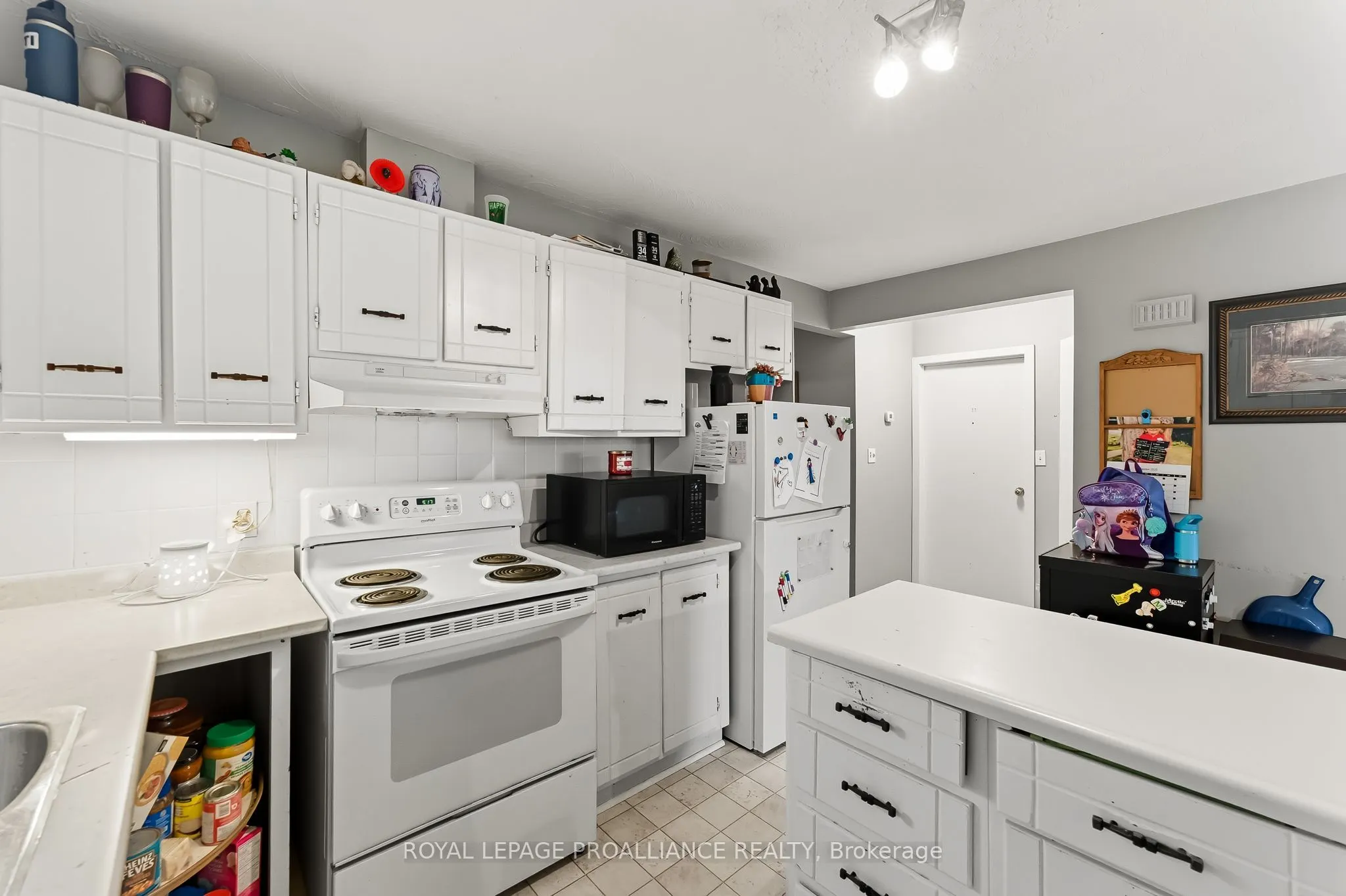 32 James Street W