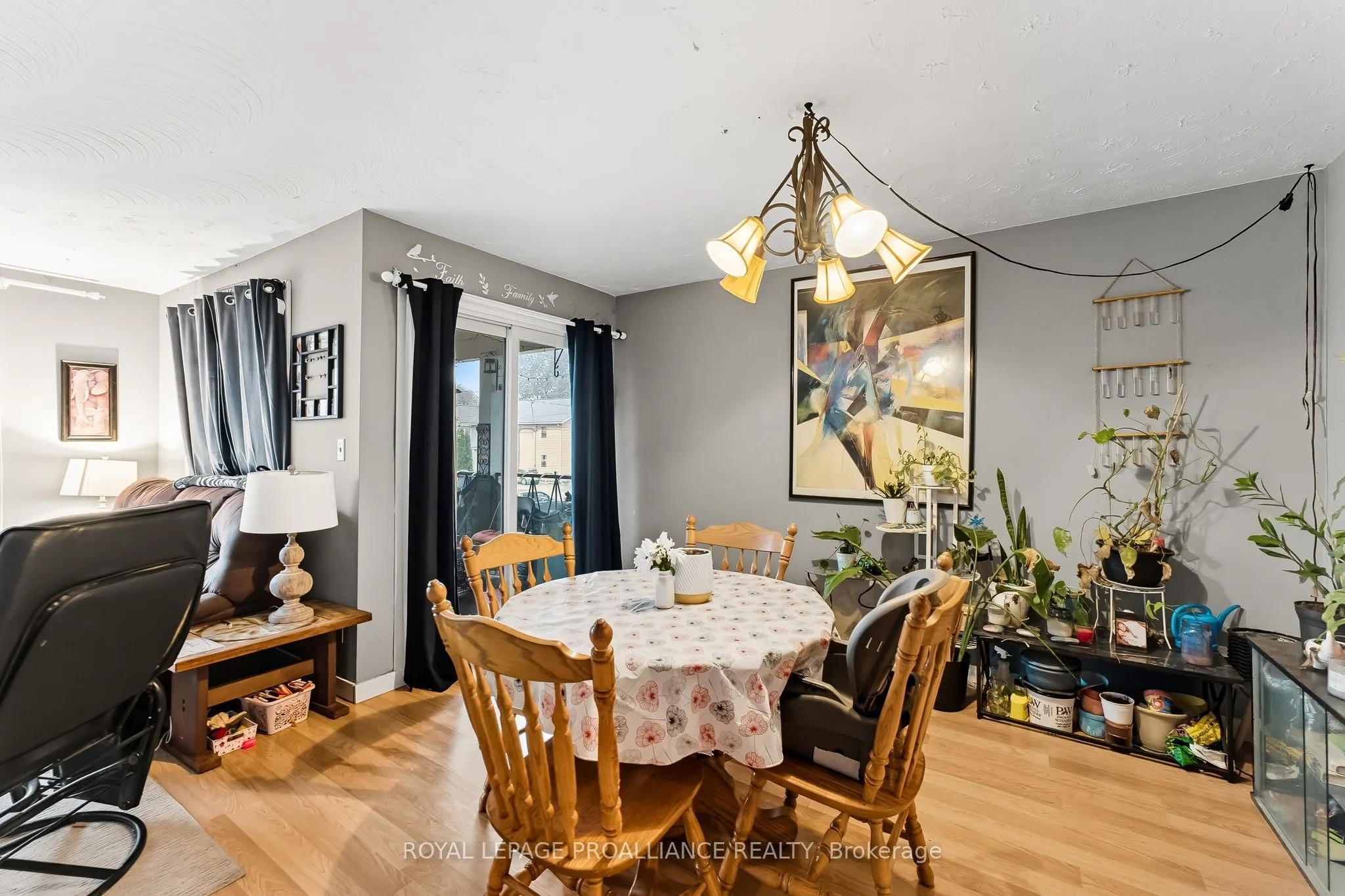 32 James Street W