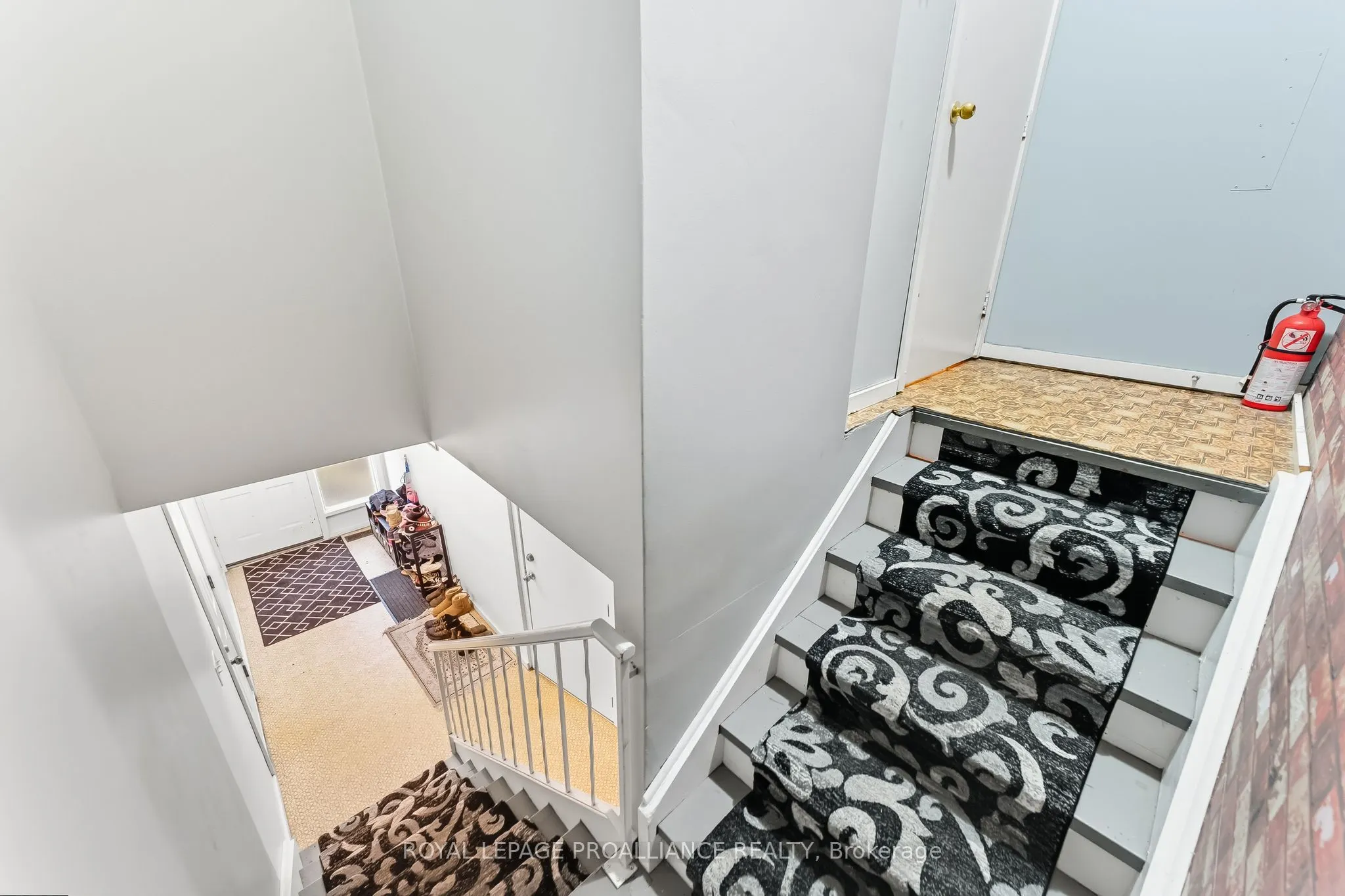 32 James Street W