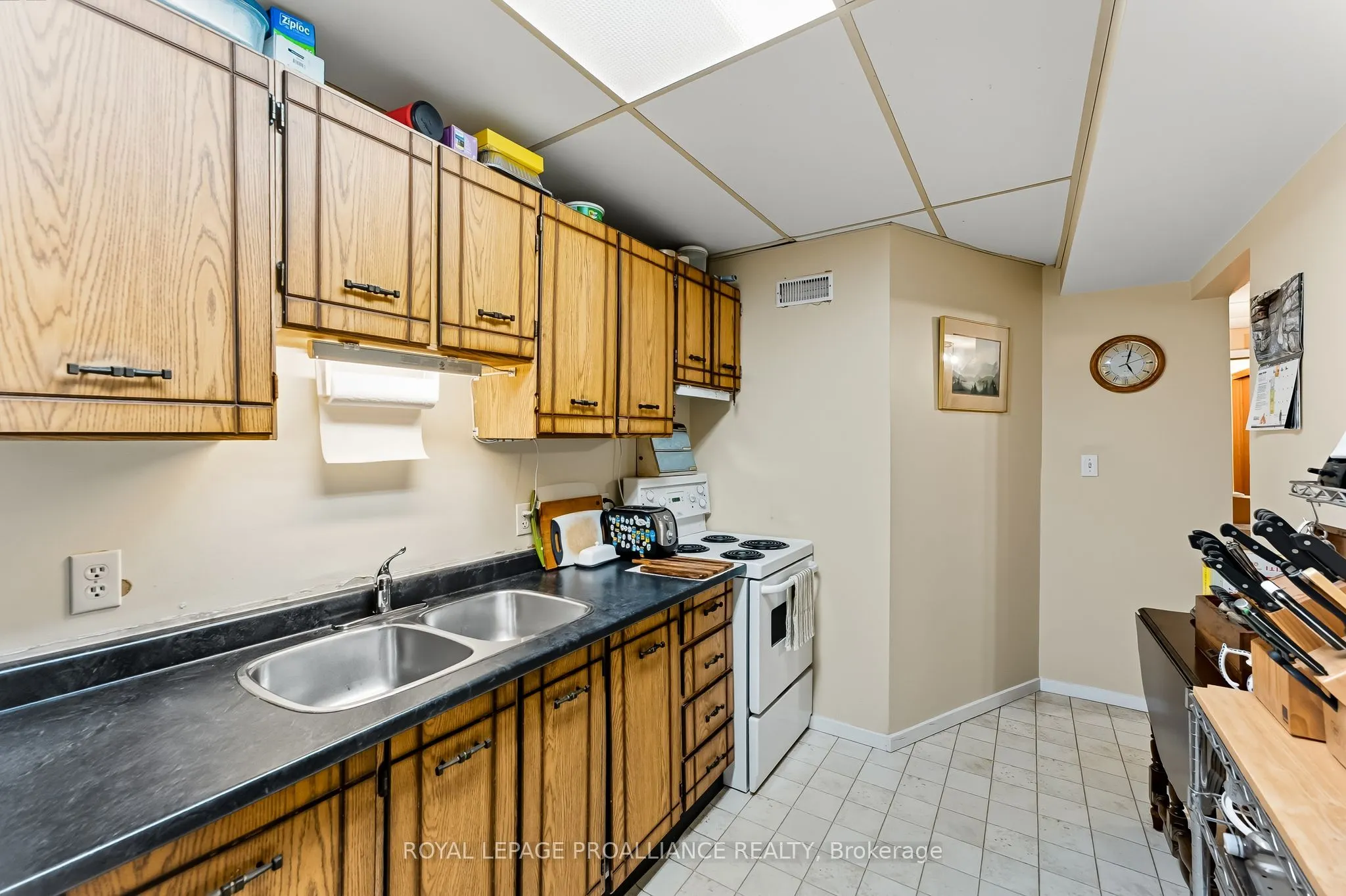 32 James Street W