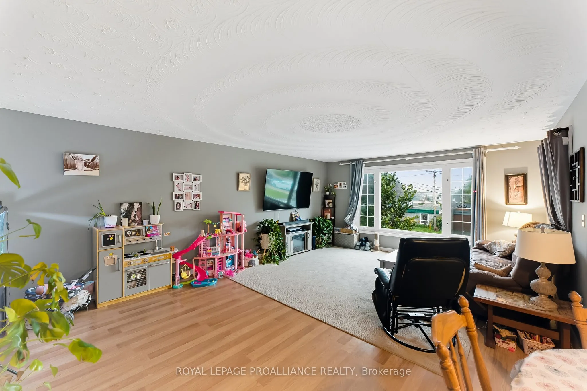 32 James Street W