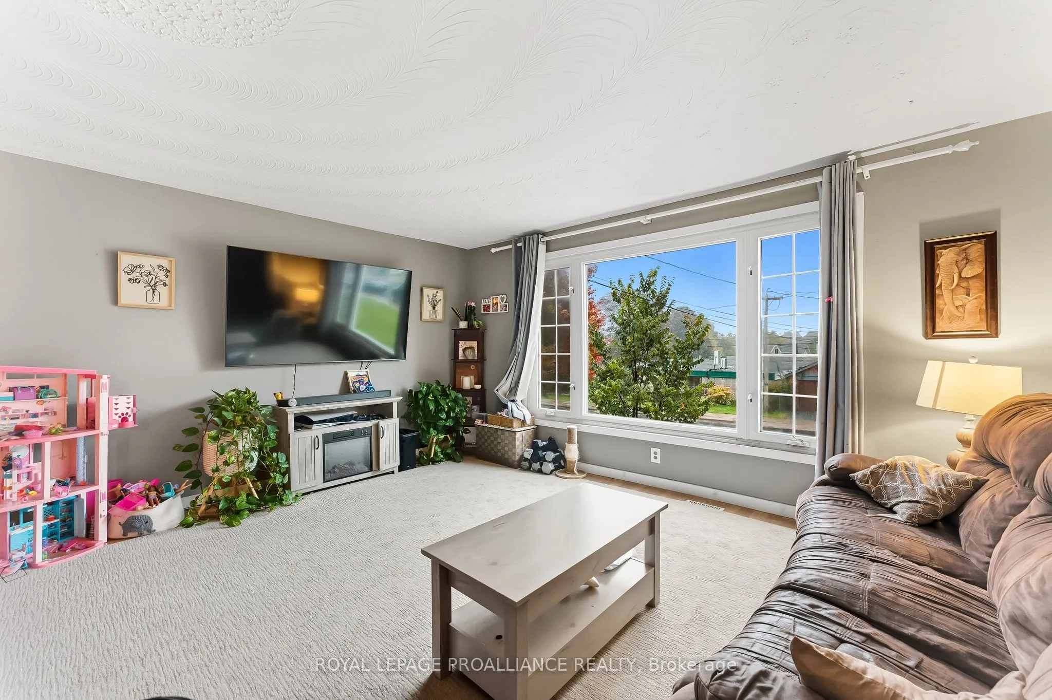 32 James Street W