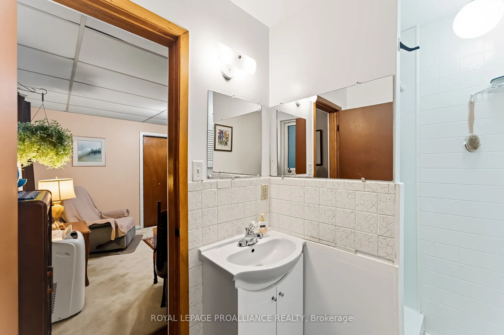 32 James Street W
