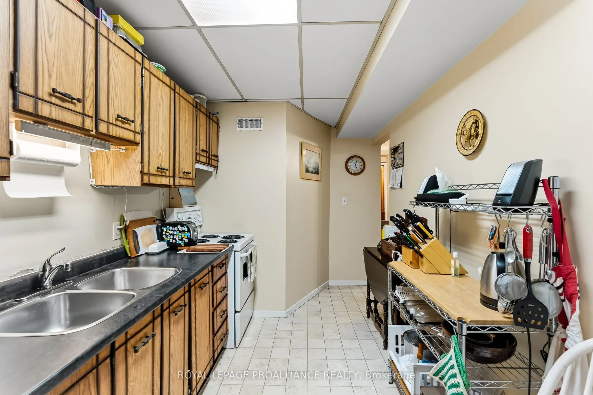 32 James Street W