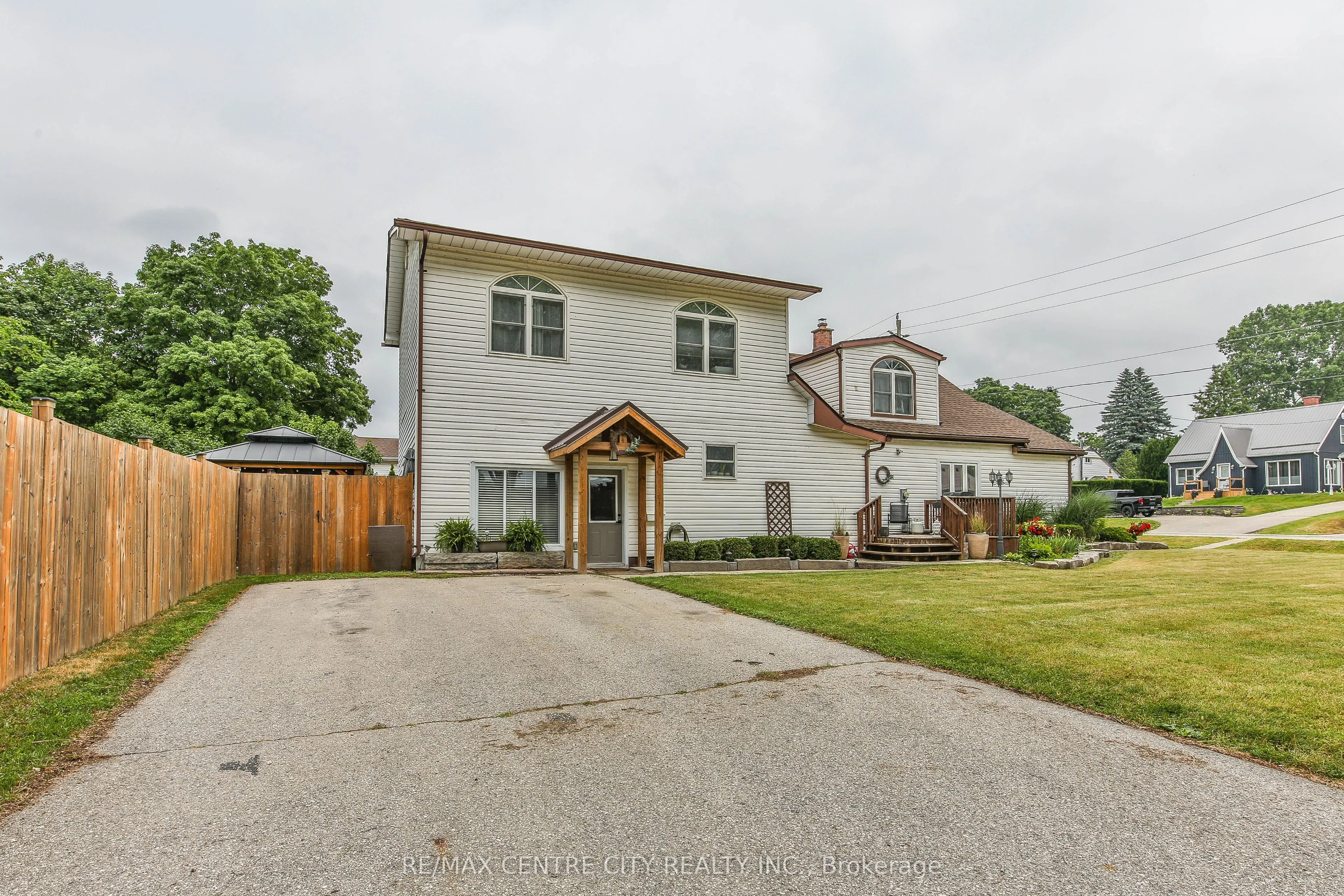 13 Potters Road N
