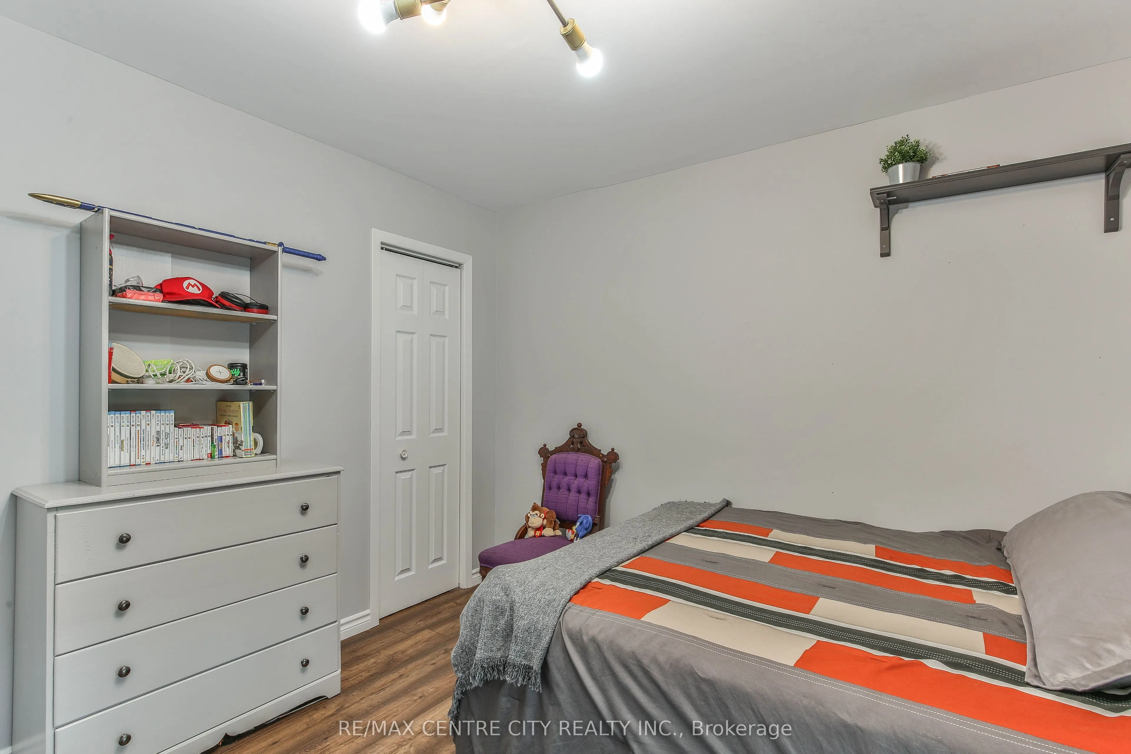 13 Potters Road N