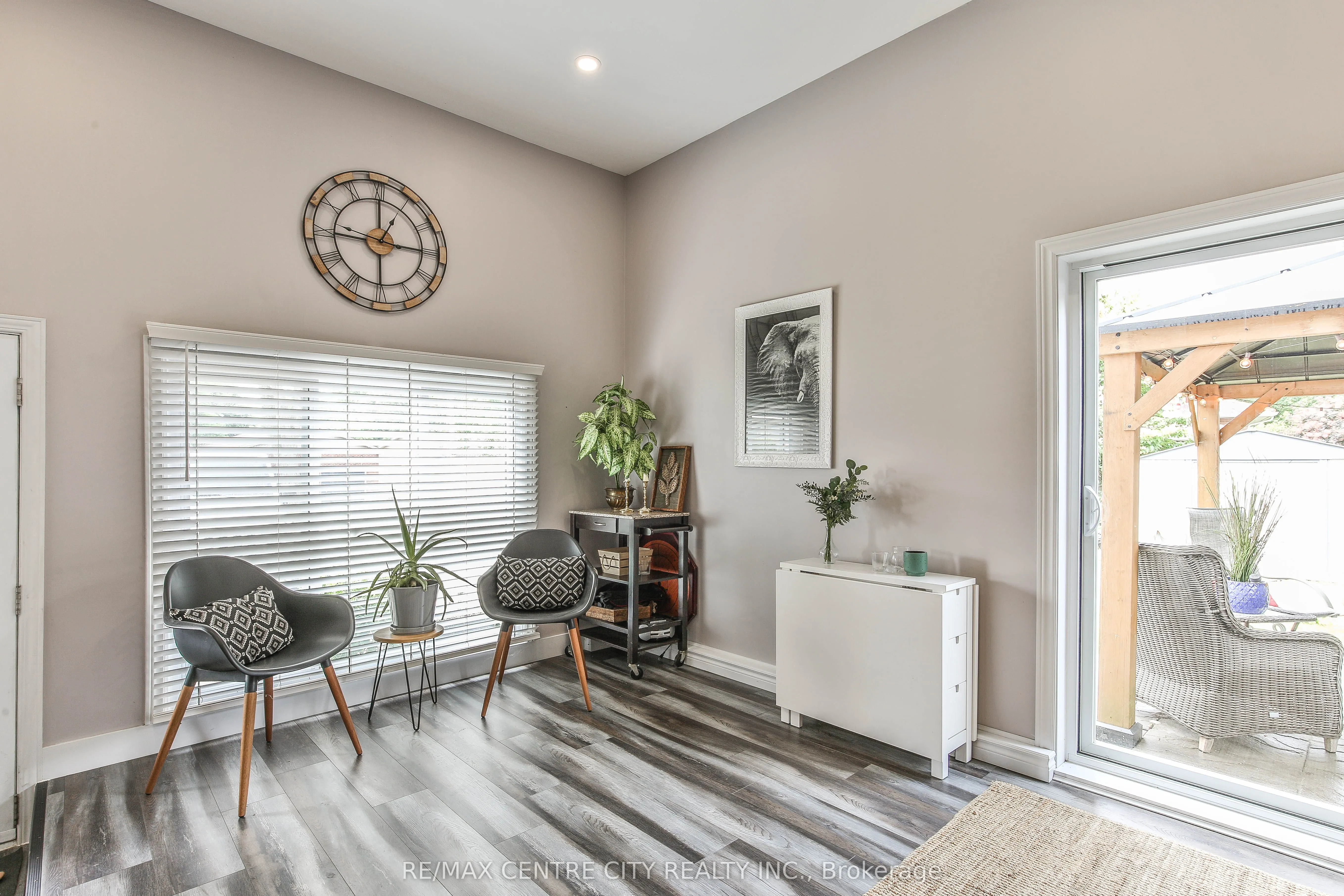 13 Potters Road N