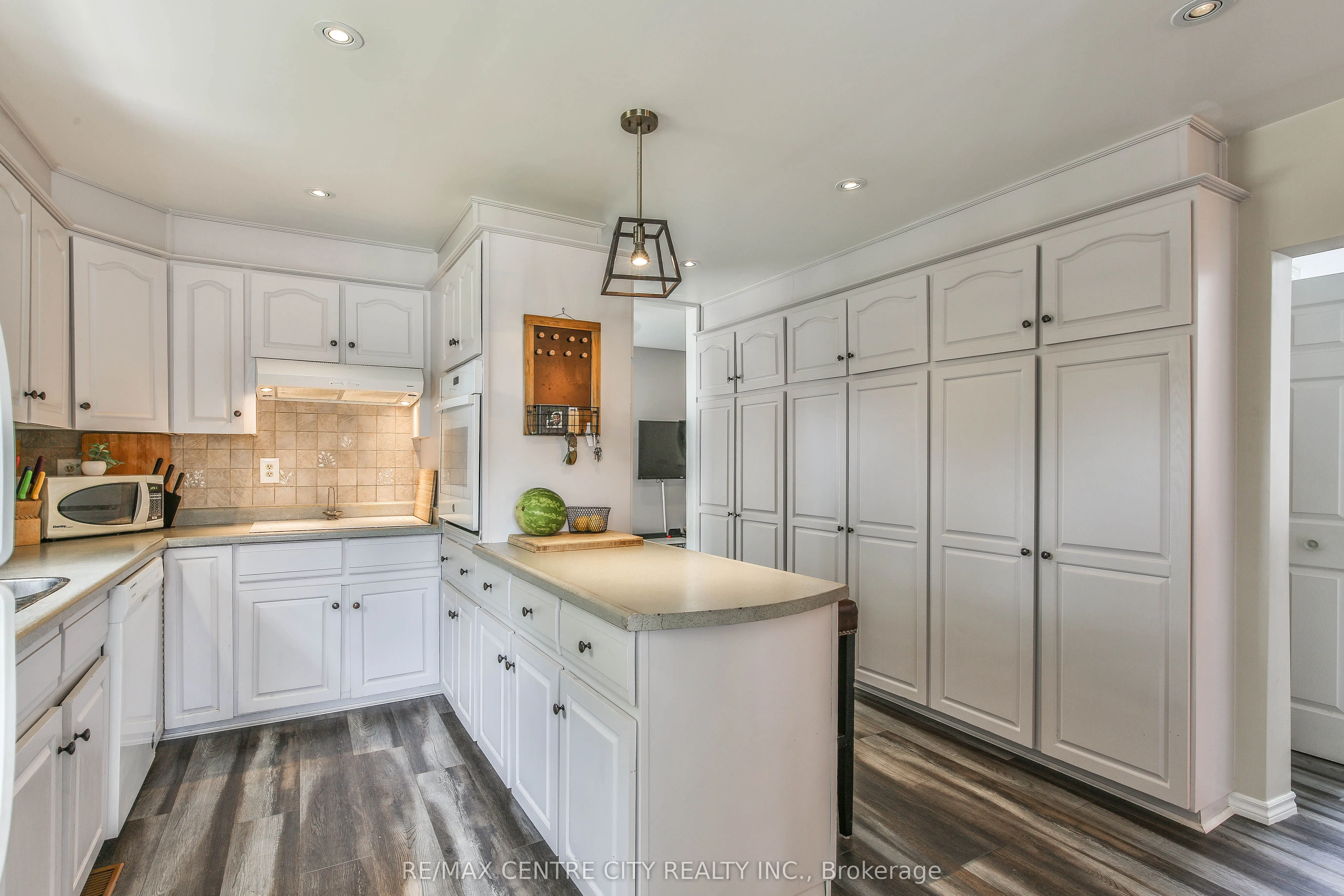 13 Potters Road N