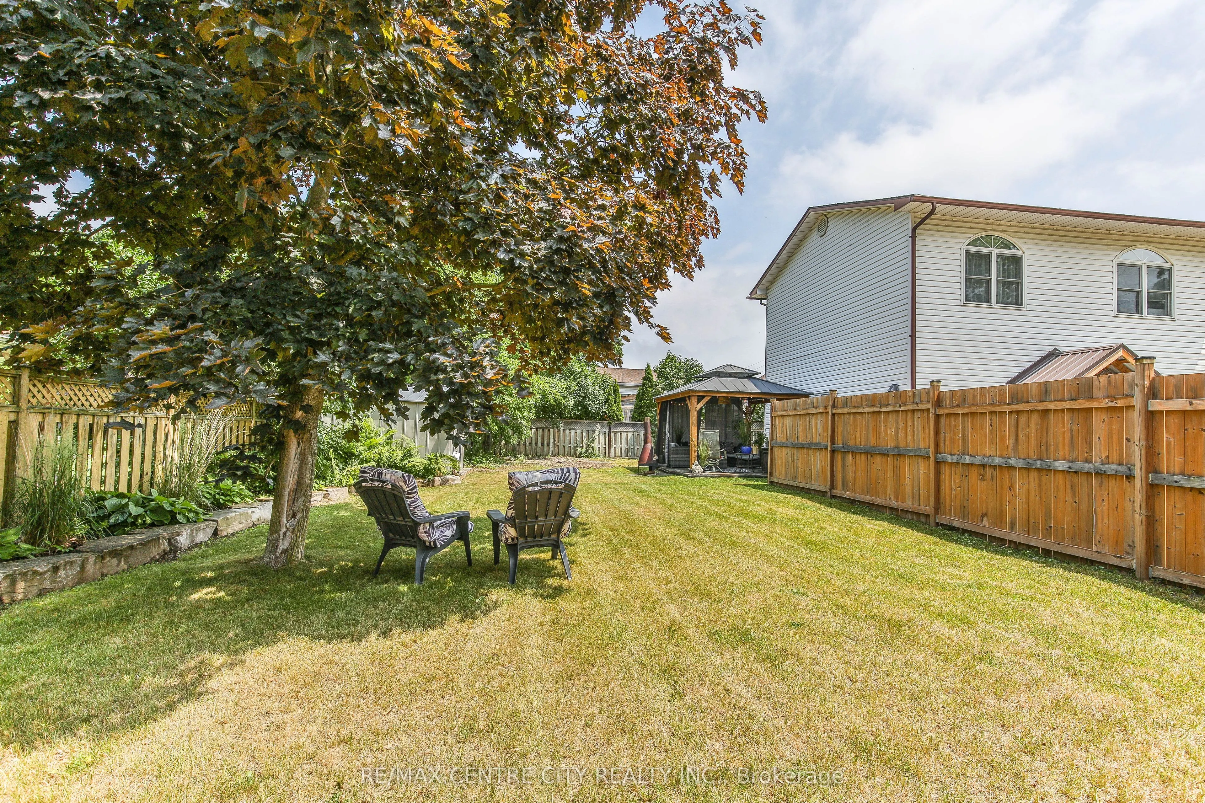 13 Potters Road N