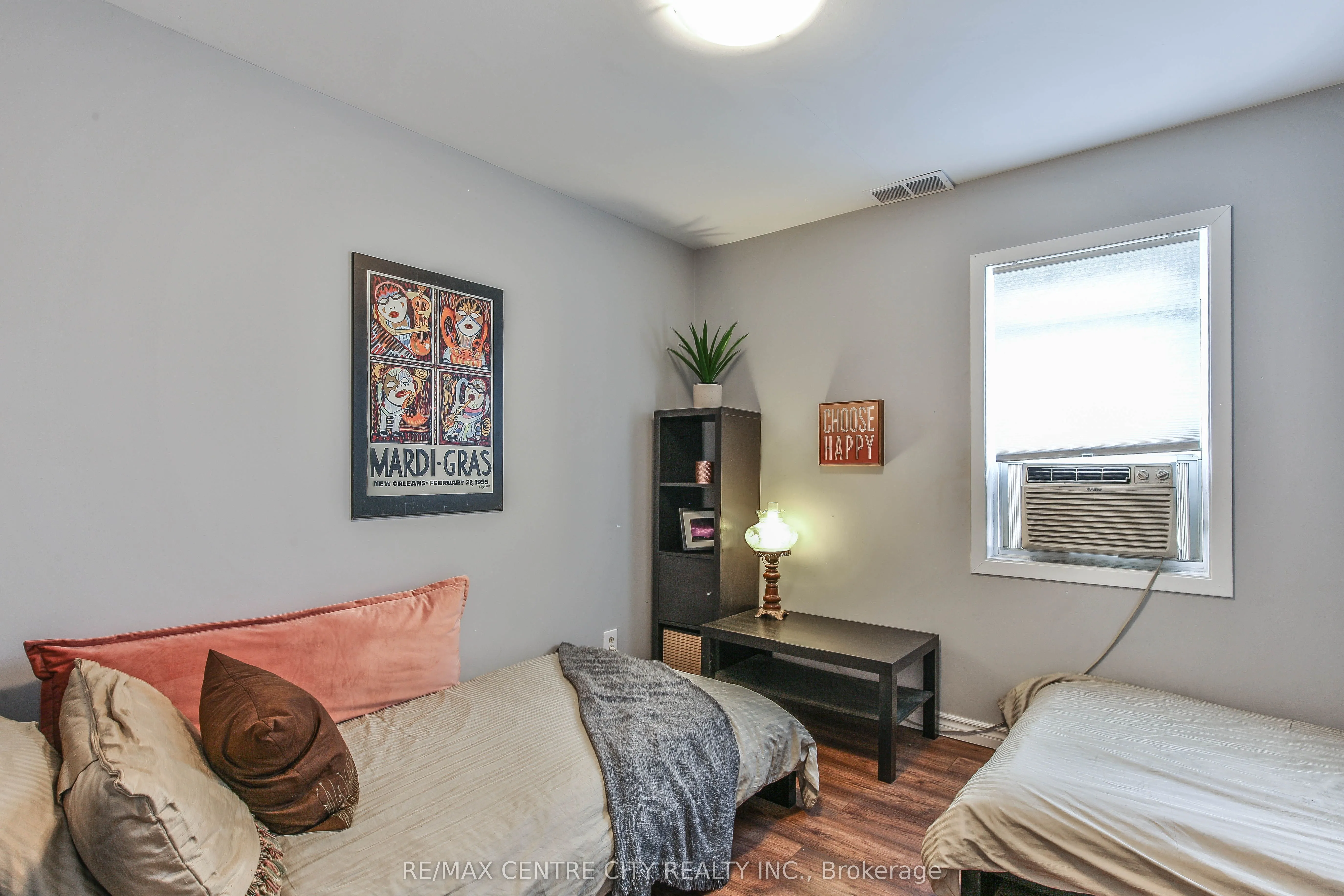 13 Potters Road N