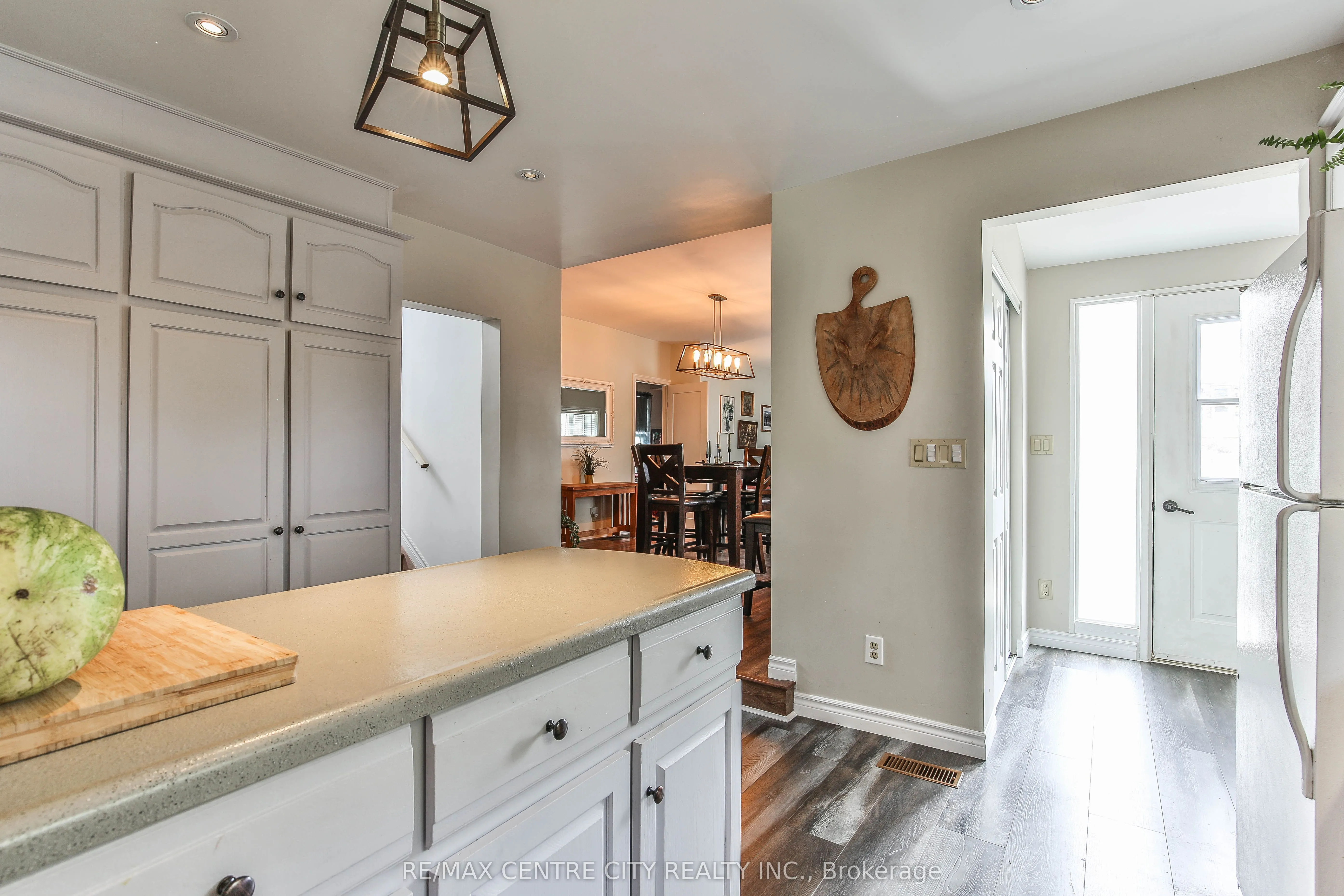 13 Potters Road N