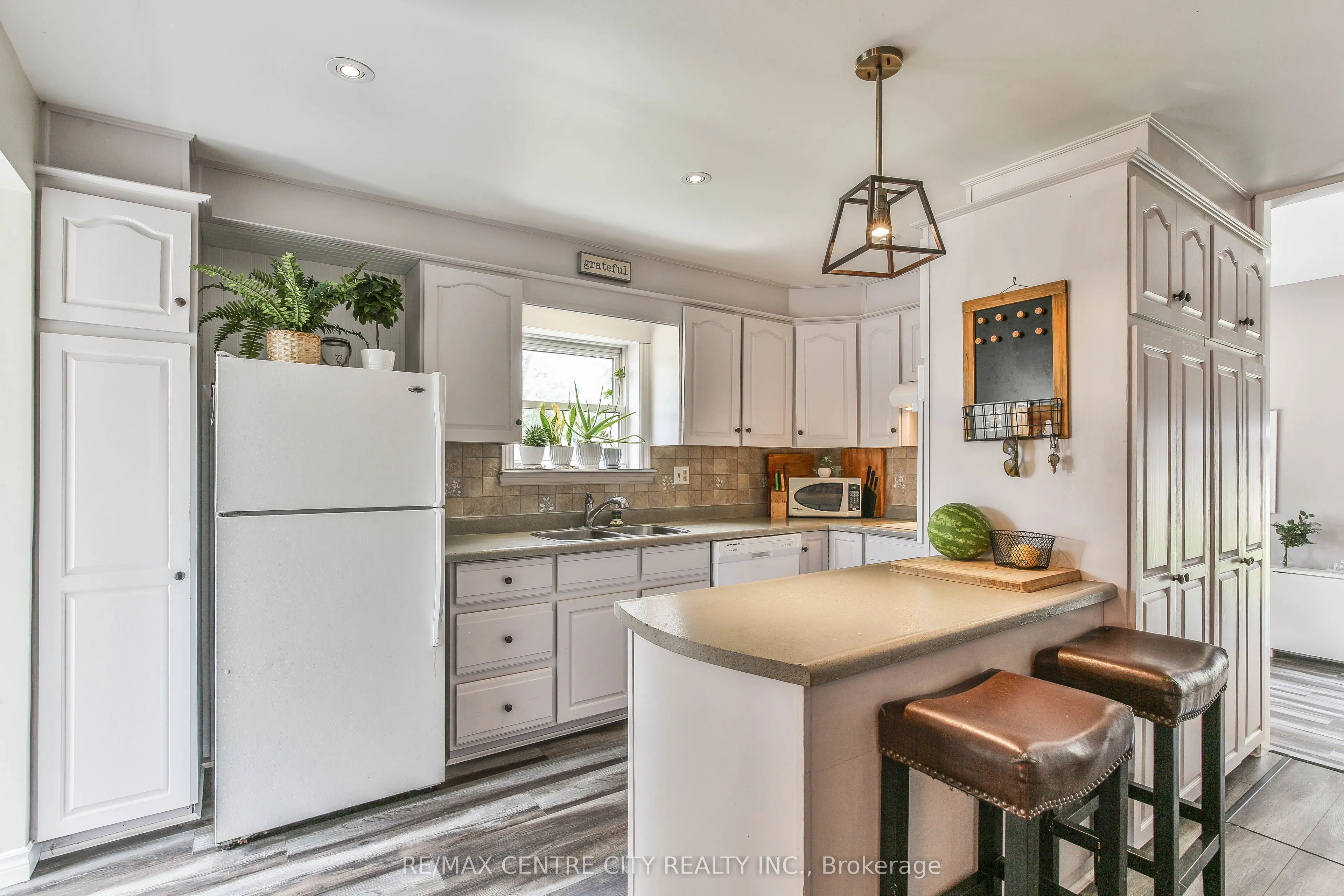 13 Potters Road N