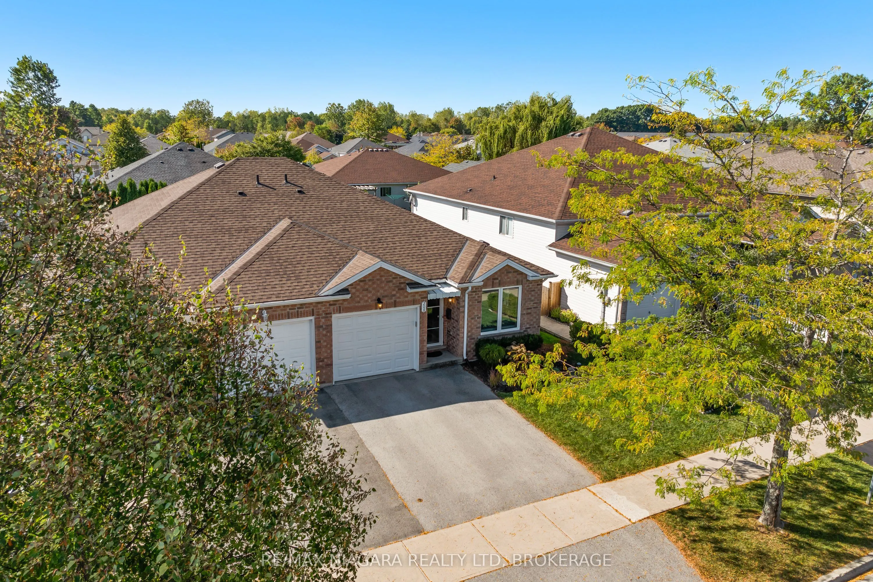 208 Autumn Crescent