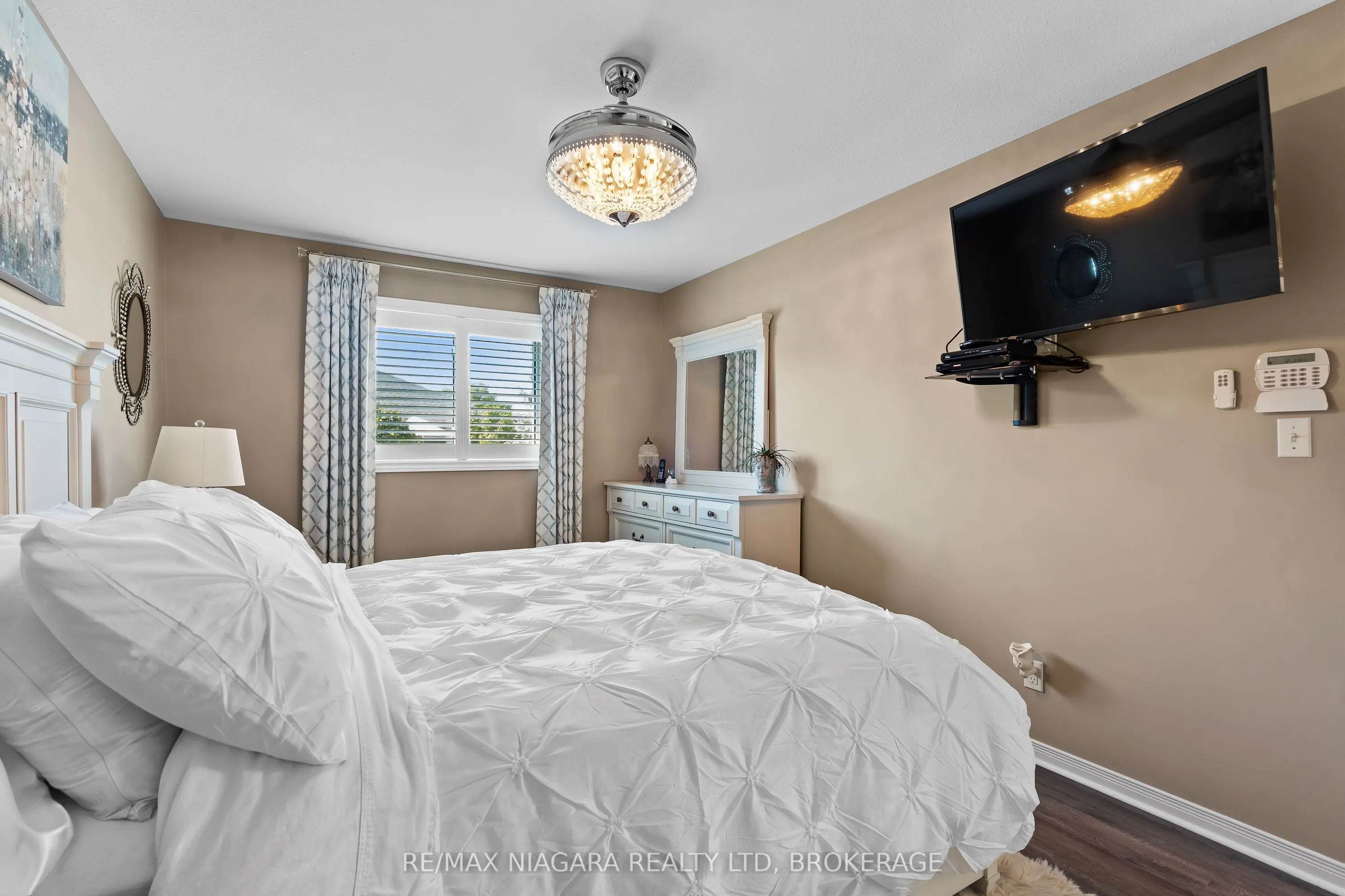 208 Autumn Crescent