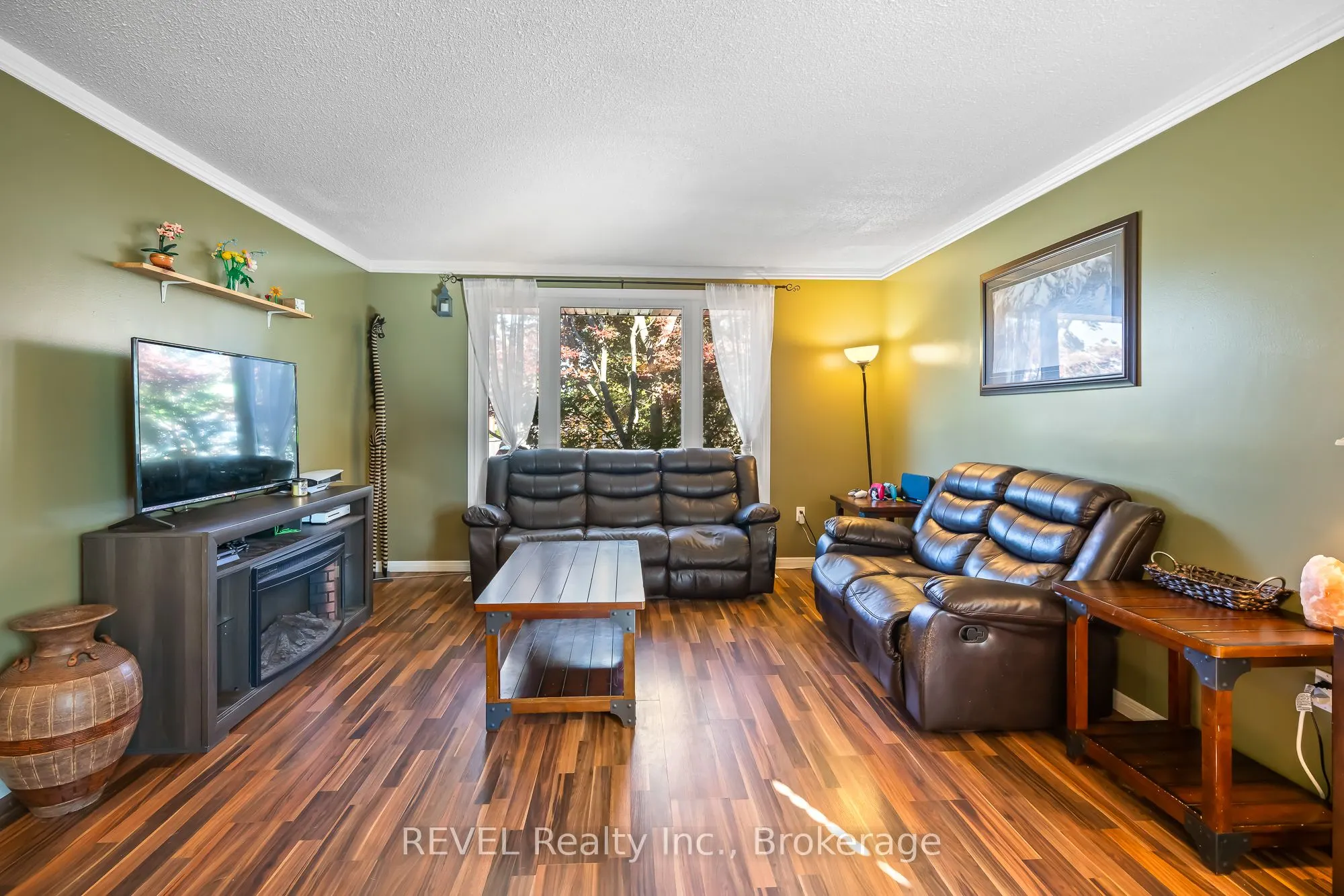 12 Silverdale Drive