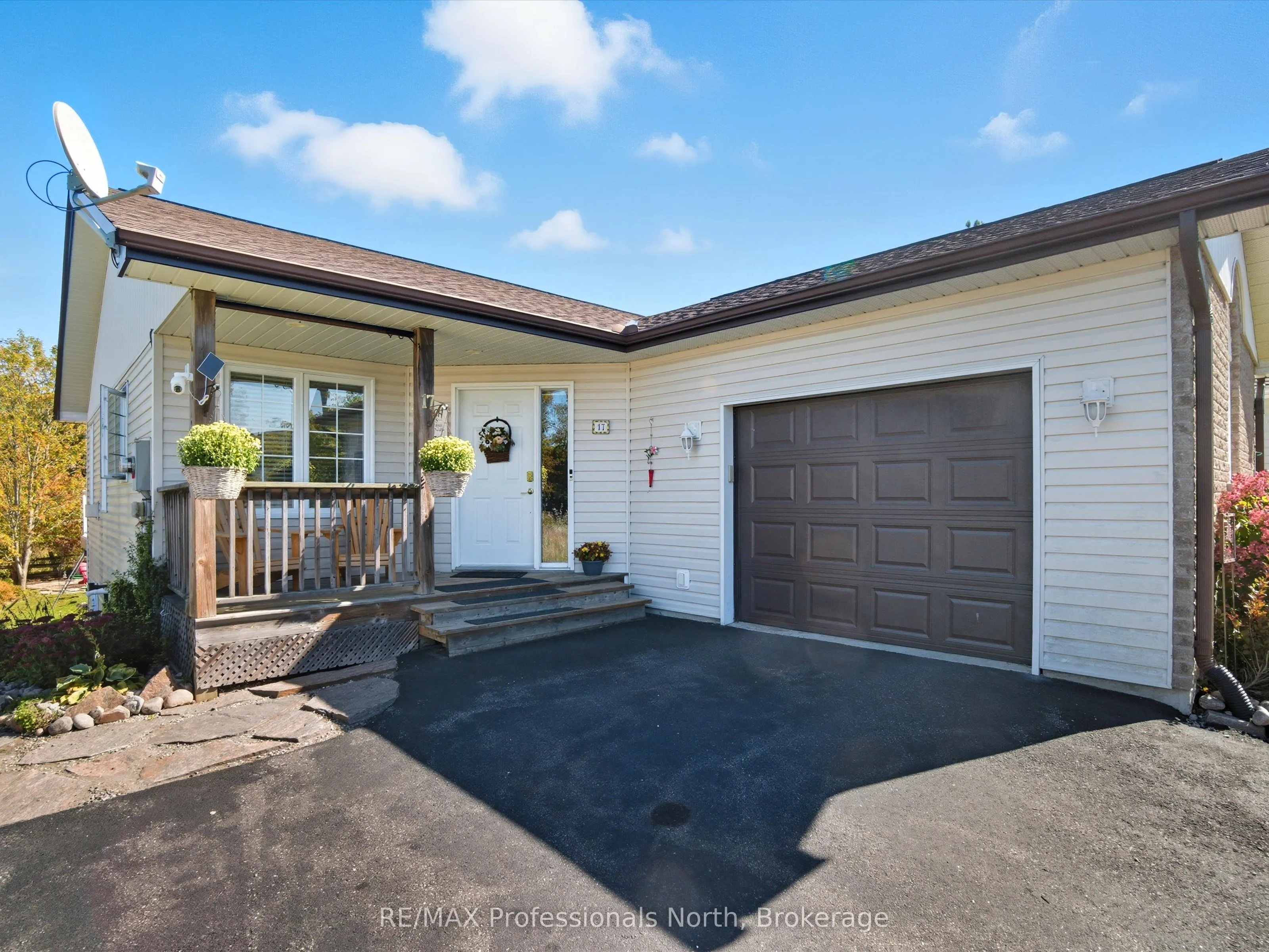 17 KEALL Crescent