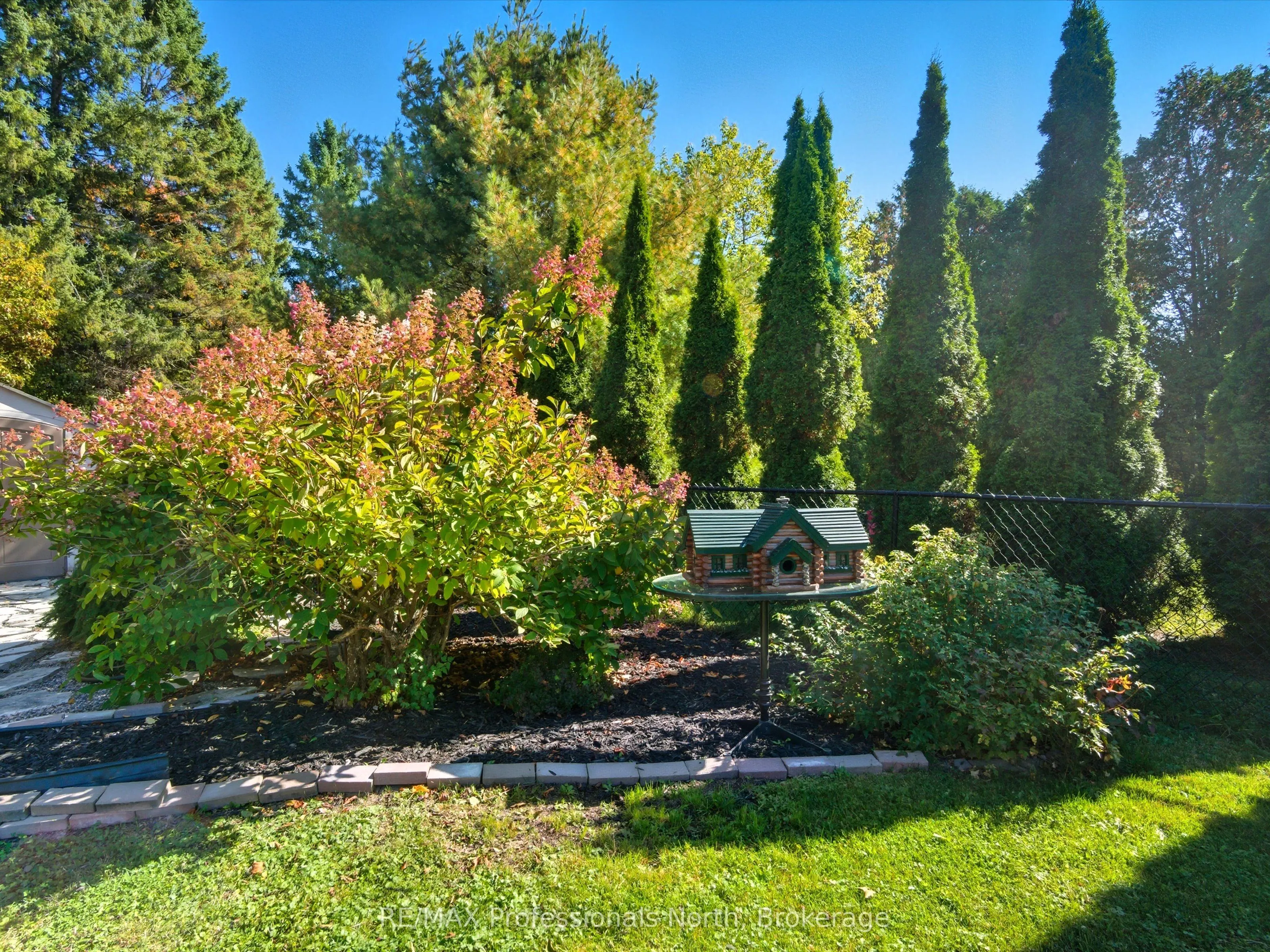 17 KEALL Crescent