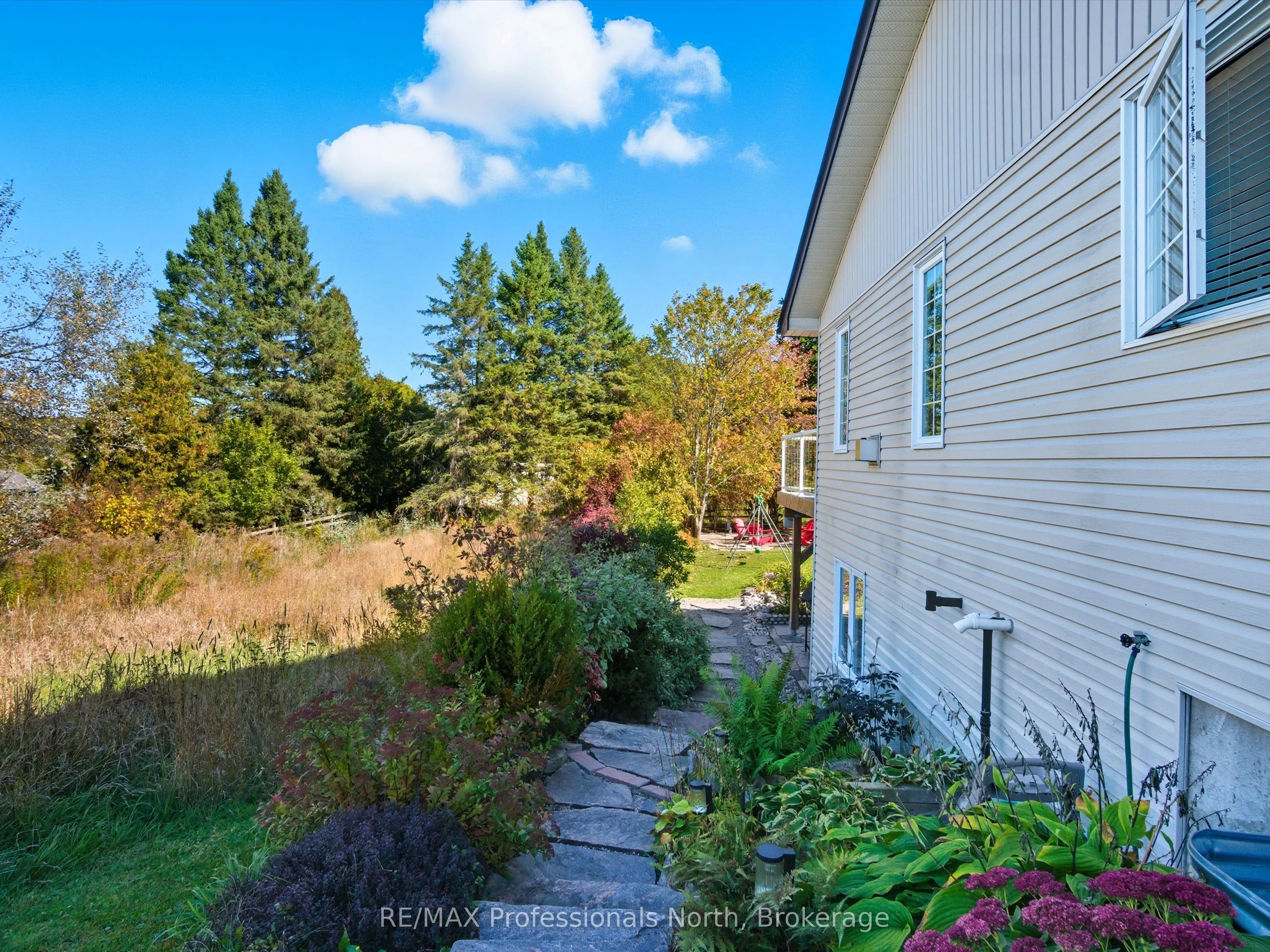 17 KEALL Crescent