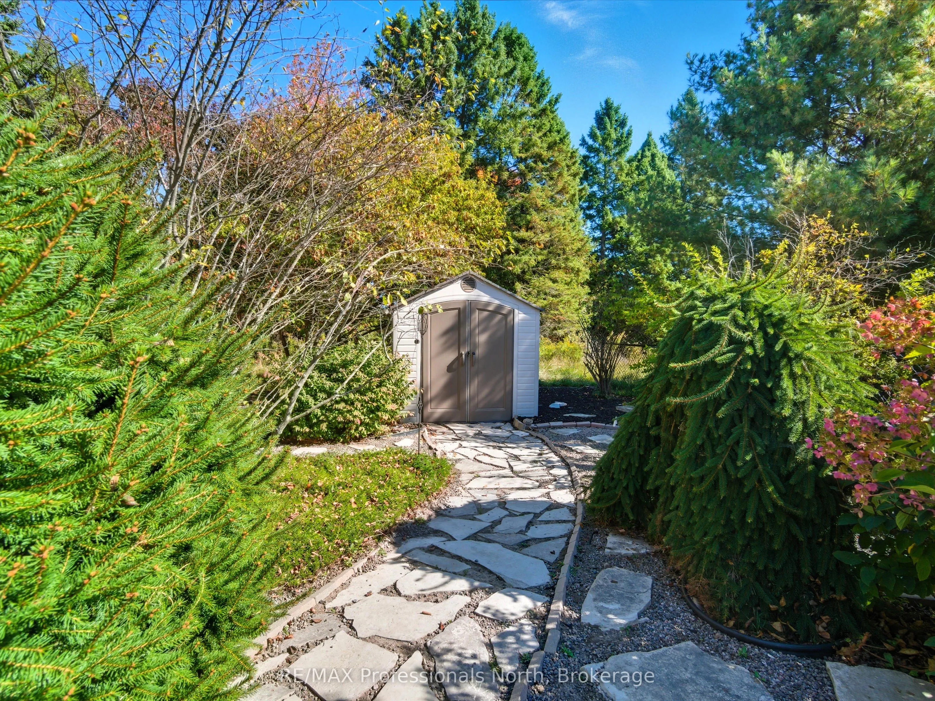 17 KEALL Crescent