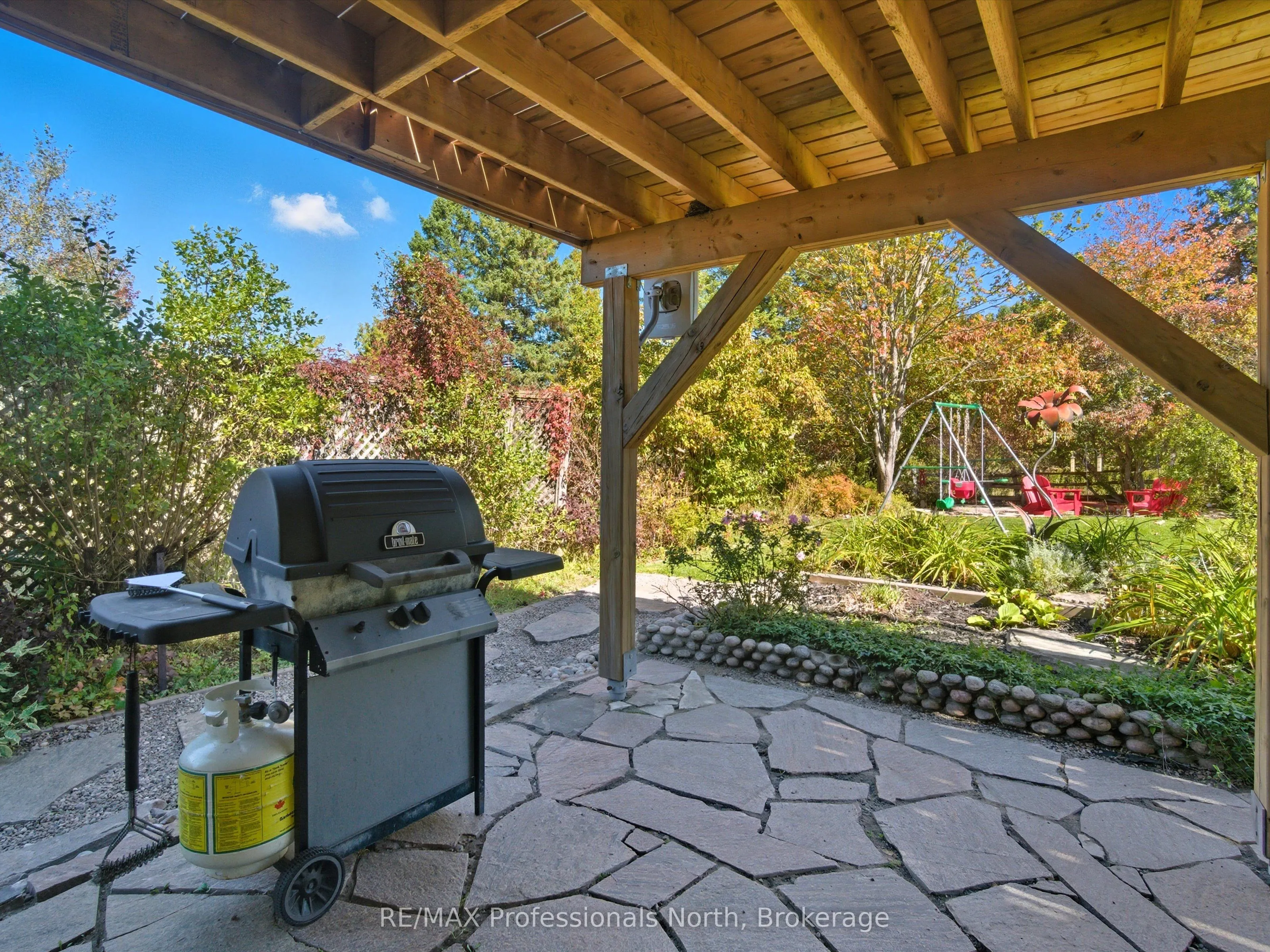17 KEALL Crescent
