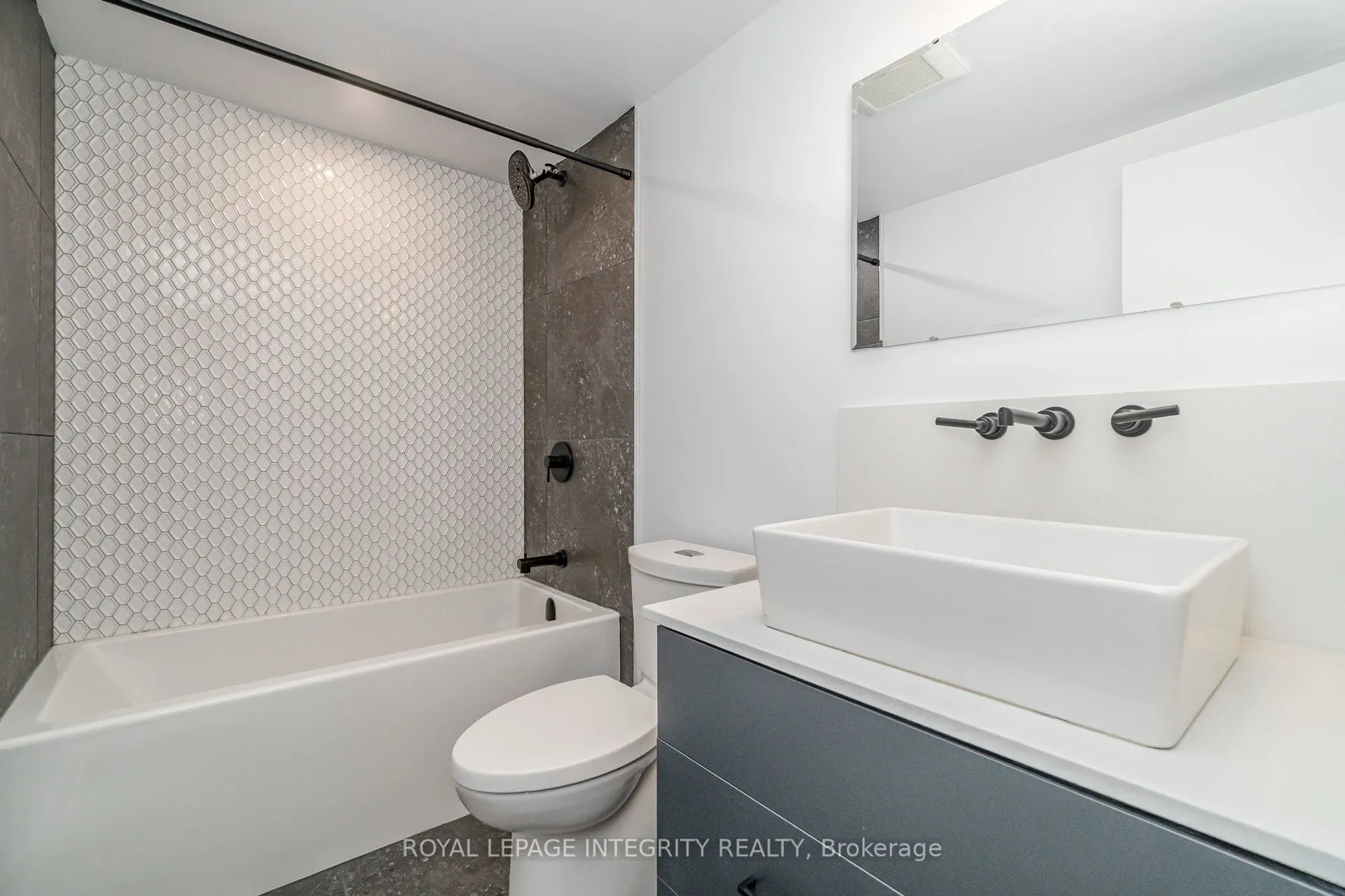 284 Dovercourt Avenue, #B