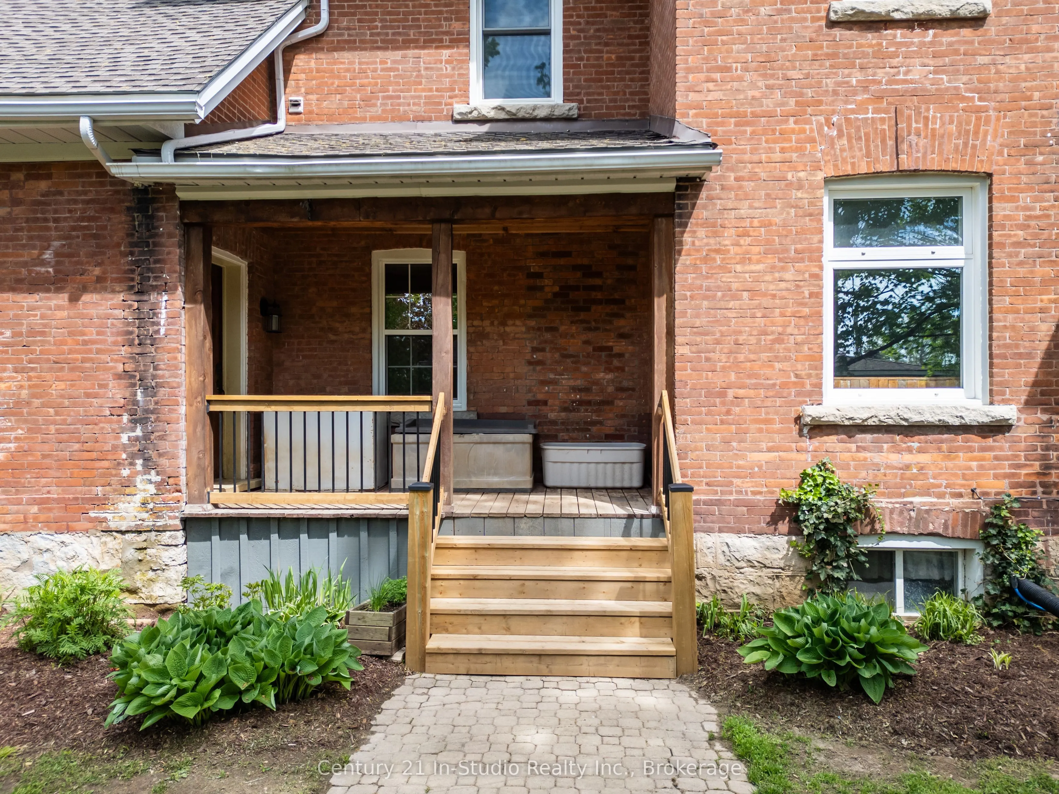 296 Garafraxa St Street
