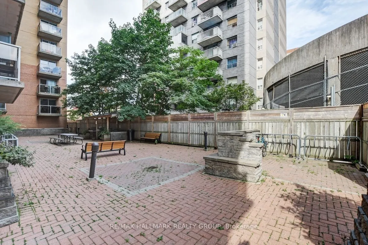 429 Somerset Street W, #802